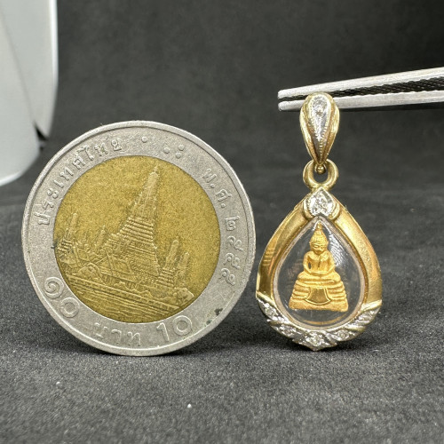 รหัส 64571 หลวงพ่อโสธร เนื้อทองคำ กรอบทอง ฝังเพชร 7 เม็ด 0.07 กะรัต เลี่ยมทอง18k นน. 3.00 g