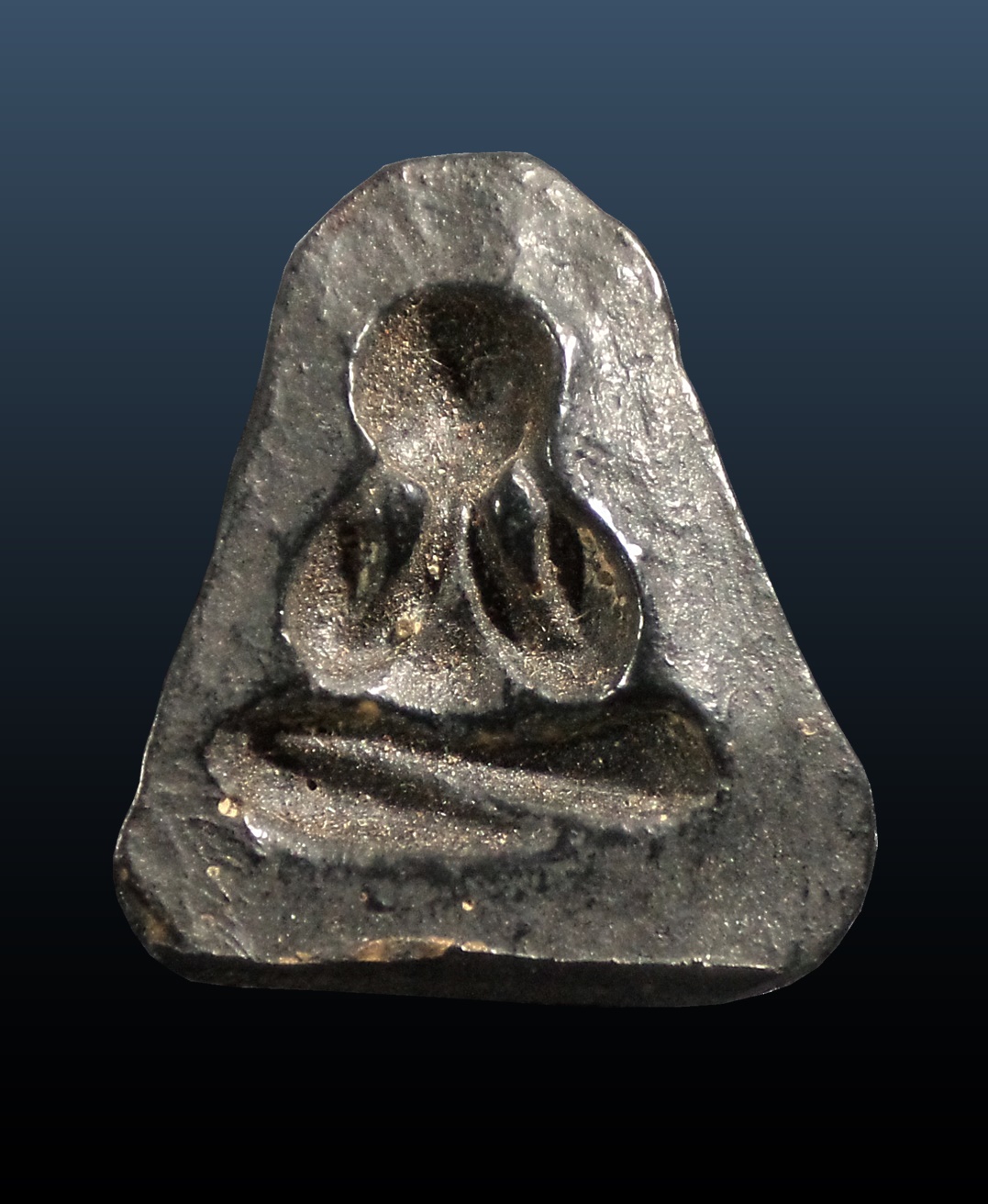 พระปิดตาหลังแบบ สายชลบุรี