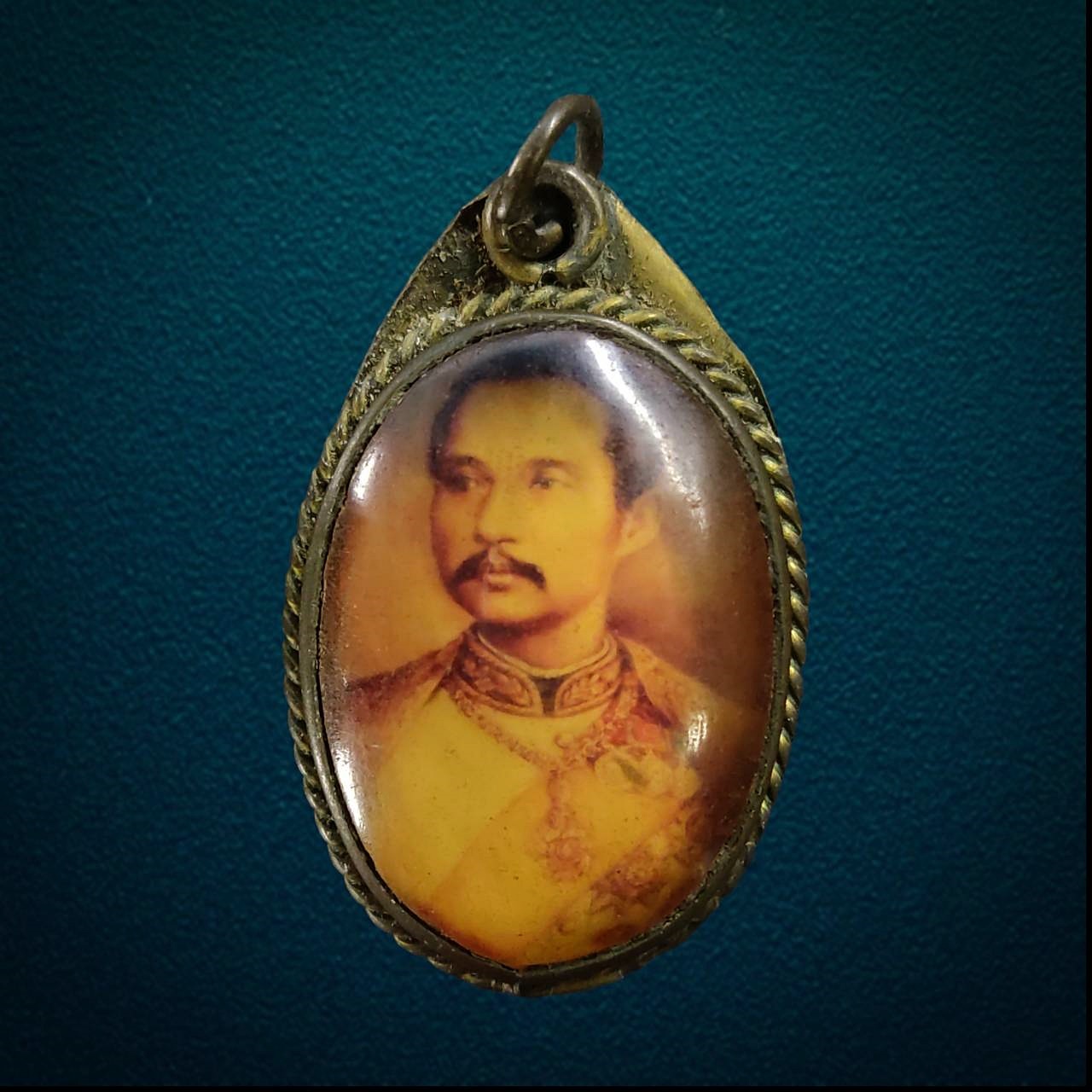 ล็อกเก็ตเสด็จพ่อ รัชกาลที่ 5 เก่าเก็บหลายสิบปี สูงประมาณ 4 ซ.ม.