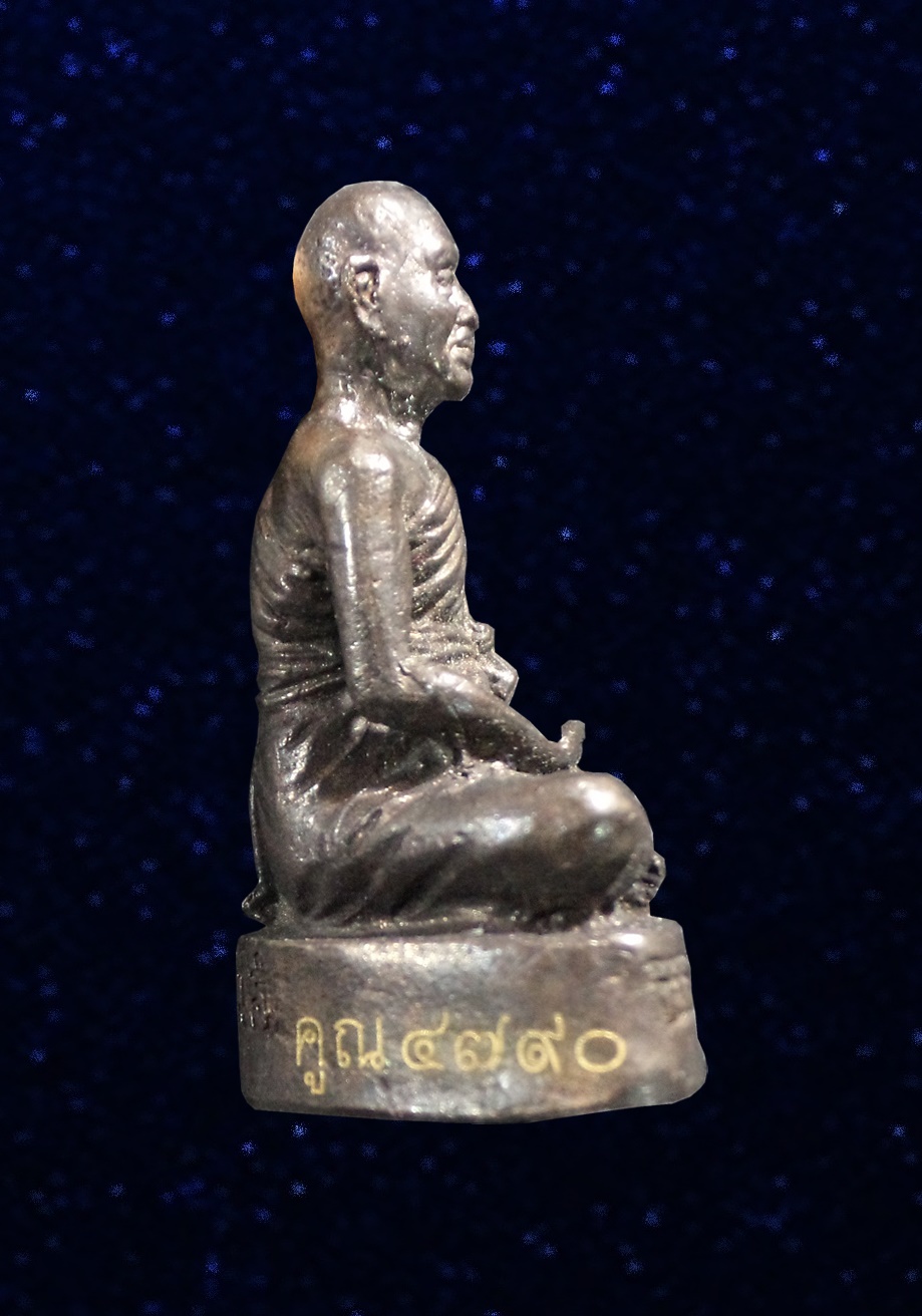 รูปหล่อหลวงพ่อคูณ รุ่น คูณพันล้าน พิมพ์ใหญ่ วัดบ้านไร่ ยิงโค้ดเลเซอร์กำกับหมายเลข 4790