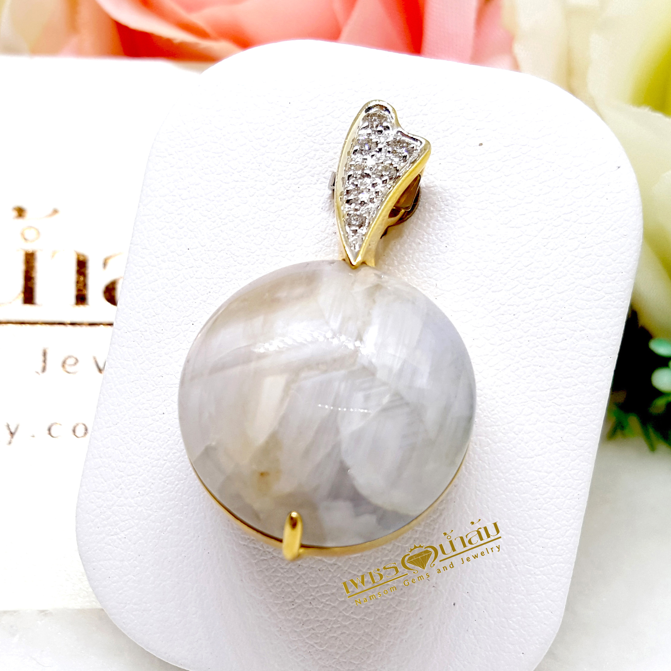 จี้พลอยไพลิน ยี่หร่า Sapphire เม็ดใหญ่ ประดับตกแต่งด้วยเพชรแท้ น้ำงาม