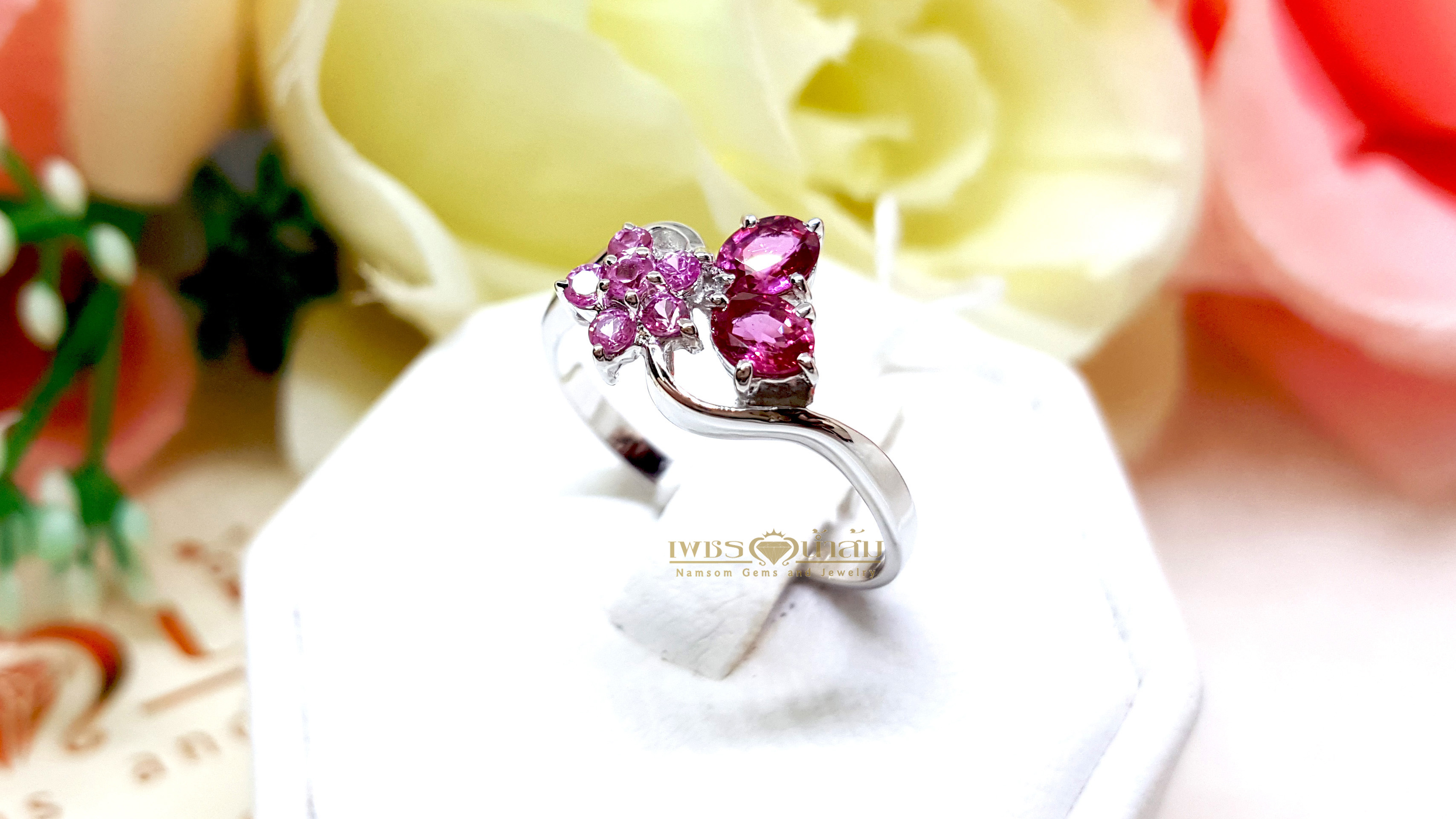 แหวนพลอยทับทิม สีชมพู Pink Sapphire วงเล็ก ดีไซน์วัยรุ่น เหมาะสำหรับคุณผู้หญิง