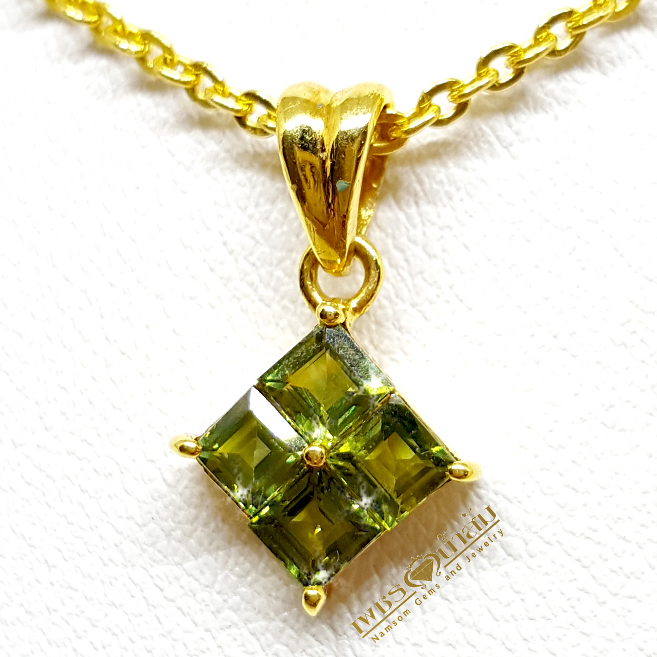 จี้พลอยเขียวส่อง Green Sapphire บ่อบางกะจะ เจียรเหลี่ยม ทรงไทย ชิ้นเล็กน่ารัก สวมใส่ได้ทุกวัน