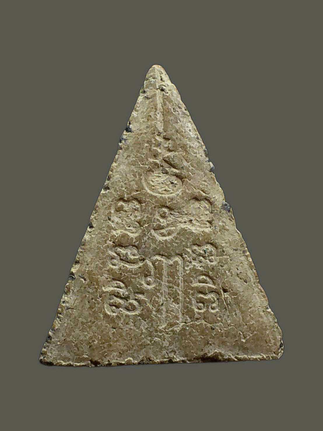 พระนางพญา หลังยันต์ ฤๅ นะชาลิติ เนื้อผง