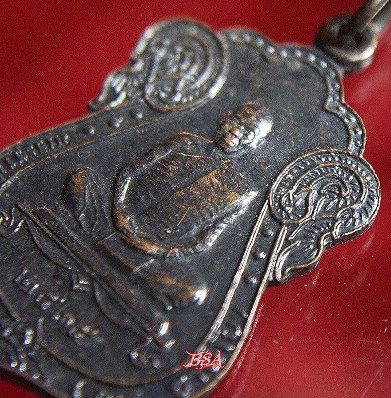 เหรียญเสมาหลวงพ่อพุธ ฐานิโย วัดป่าสาลวัน ปี2535 (6)