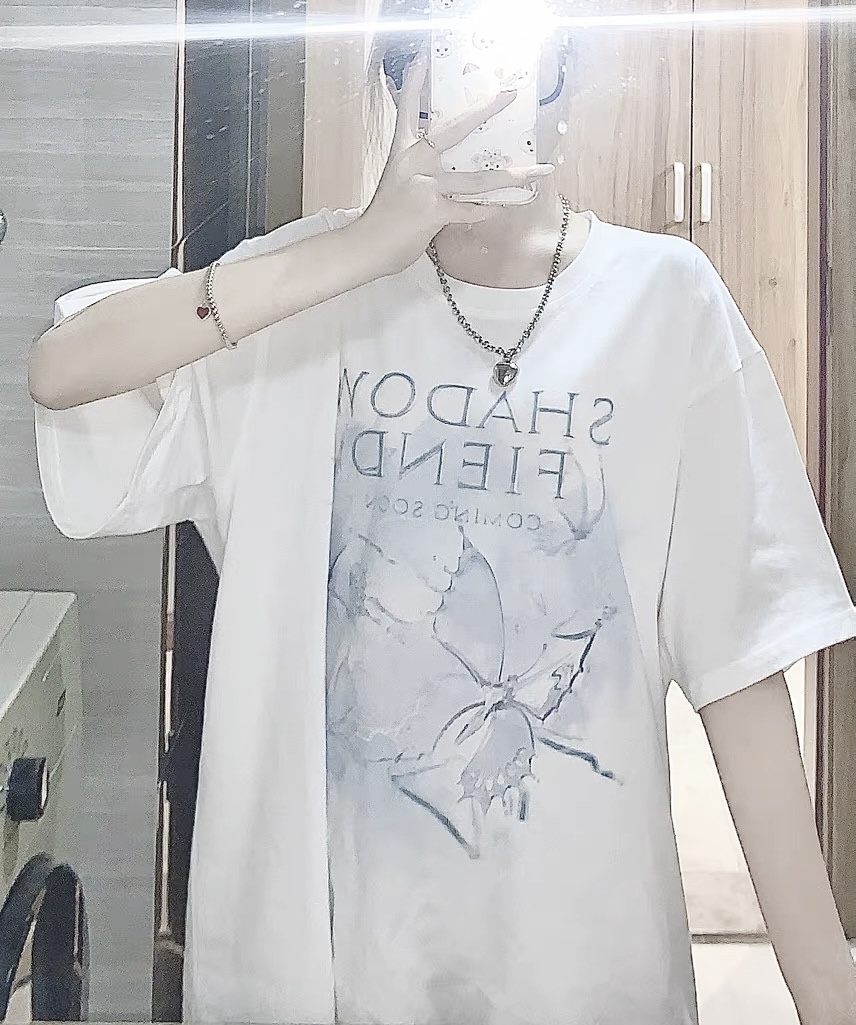 P02601 เสื้อยืดแฟชั่น ผ้ายืดเนื้อดี ไม่หนา สีขาว ลายผีเสื้อ