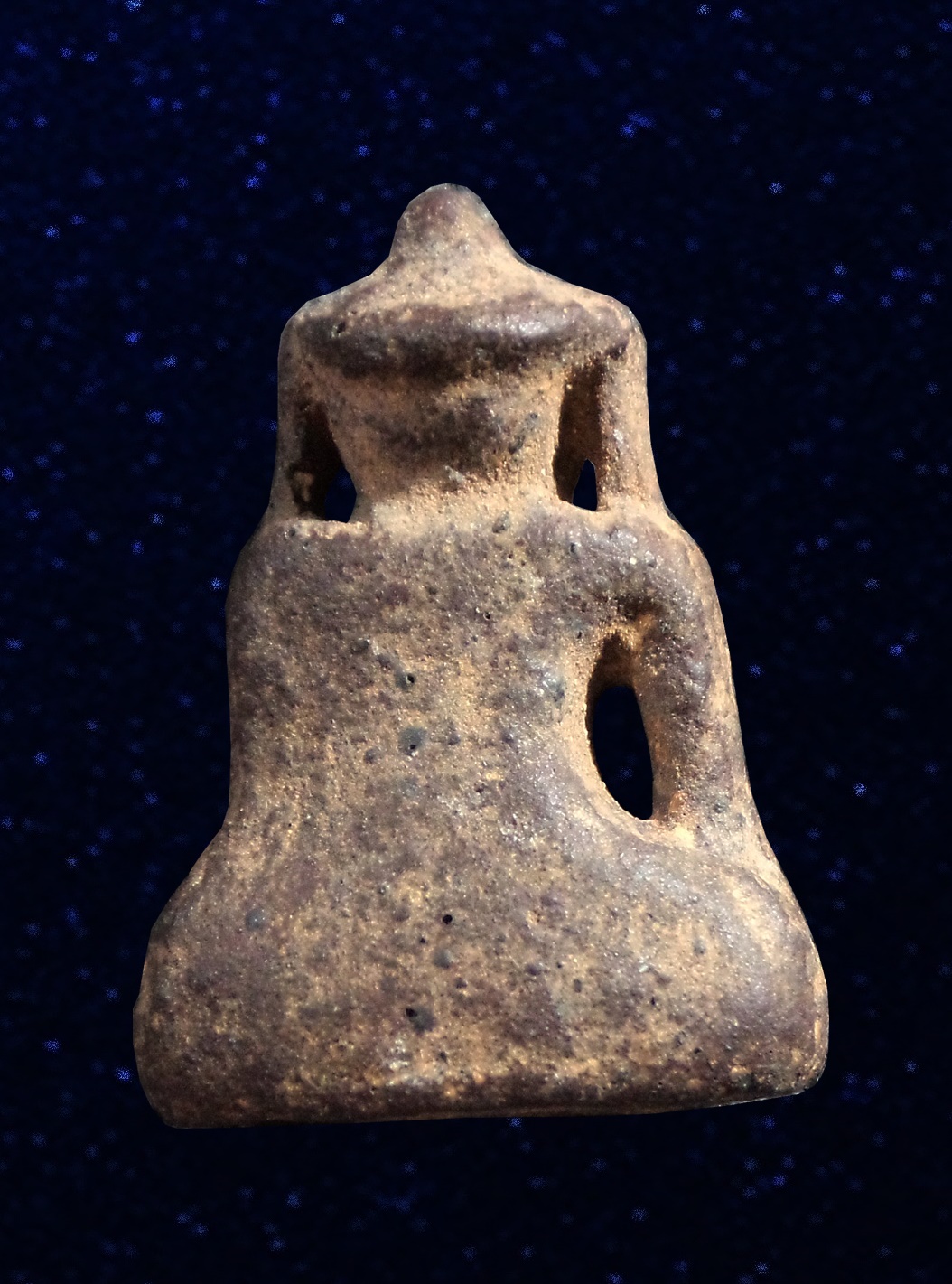 พระร่วงนั่งแขนโปร่ง กรุวัดพระยาดำ จ.สุโขทัย