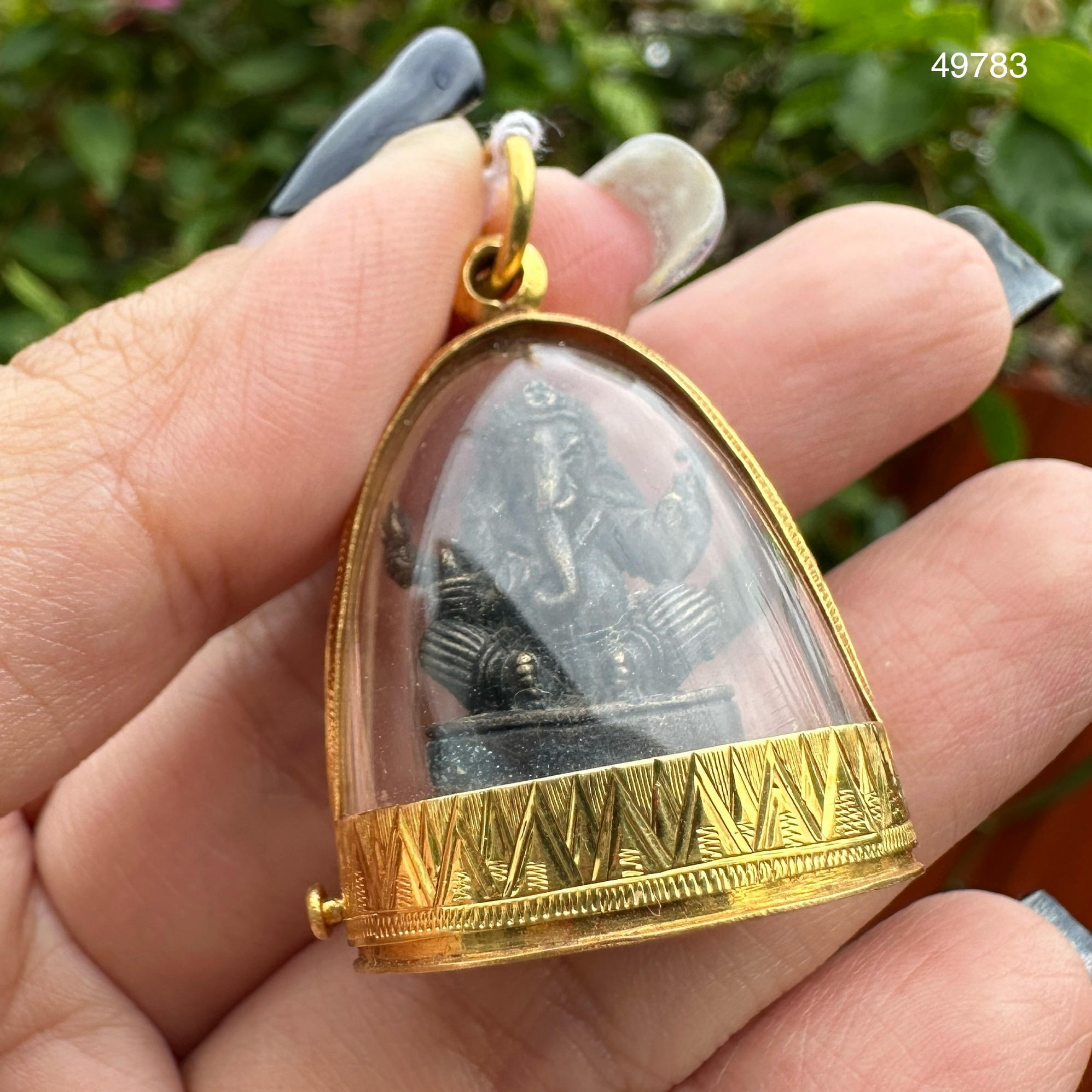 รหัส 49783 พระพิฆเนศวร ลอยองค์ เนื้อทองแดงรมดำ เลี่ยมทองเก่า นน. 19.08 g