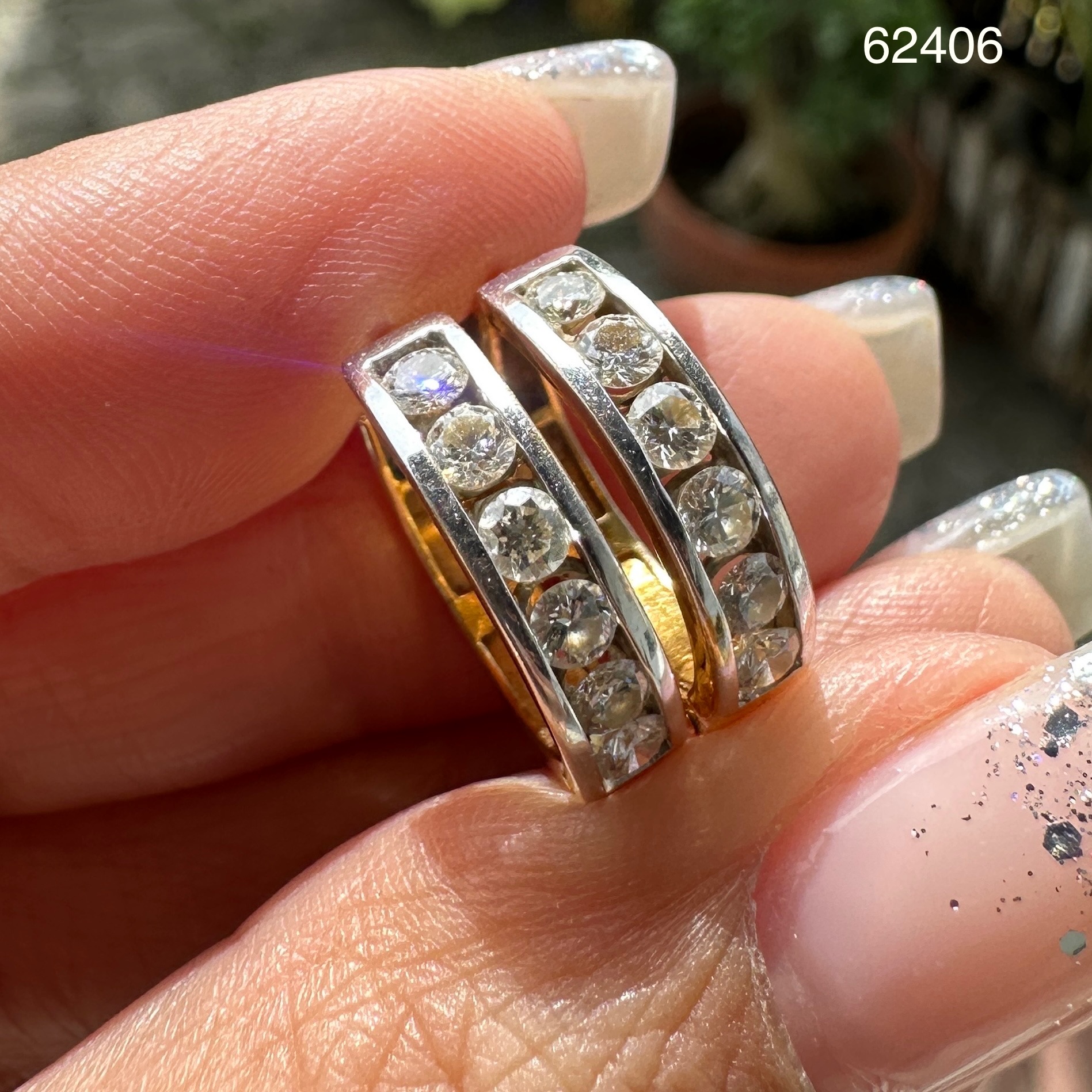 รหัส 62406 ต่างหู ห่วงเพชร ฝังสอด เพชร 12 เม็ด 0.72 กะรัต ทอง18K งานสวยมาก นน. 5.31 g