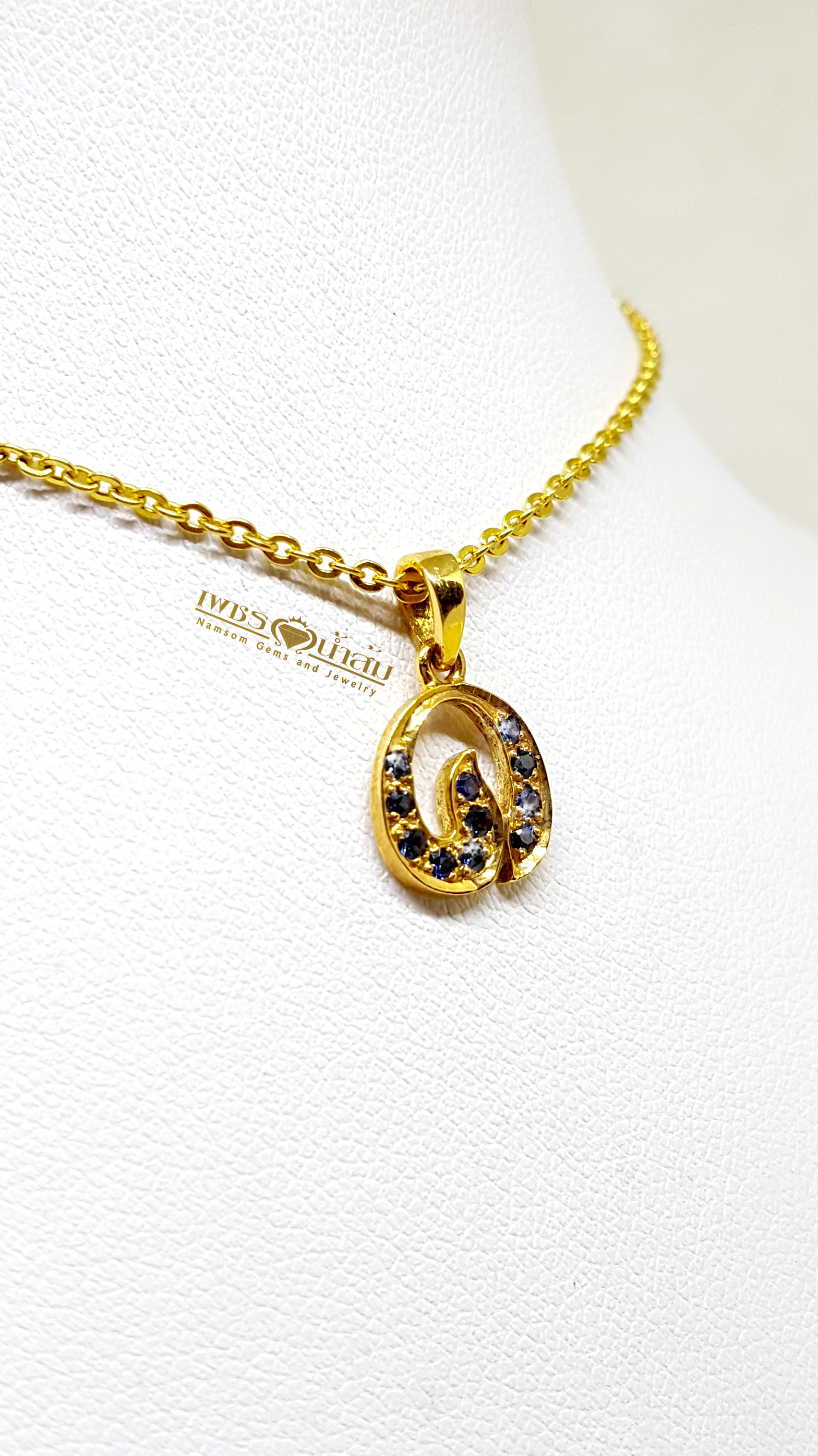 จี้พลอยไพลิน Blue Sapphire ชิ้นเล็กน่ารัก สวมใส่ได้ทุกวัน