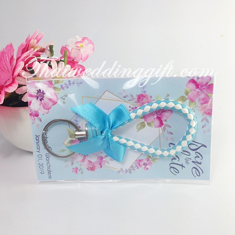 พวงกุญแจเชือกถัก 2 สี ฟ้า ชมพู แพ็คถุงแก้วพร้อมแผ่นรองป้ายชื่อ ติดโบว์