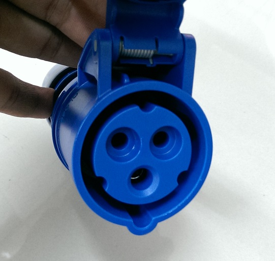 ตัวเมีย กลางทาง 3P 32A