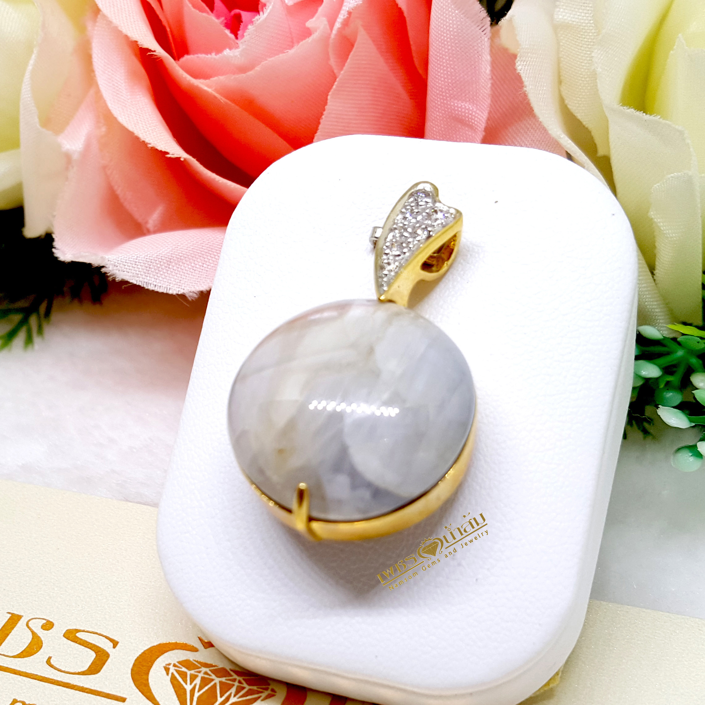 จี้พลอยไพลิน ยี่หร่า Sapphire เม็ดใหญ่ ประดับตกแต่งด้วยเพชรแท้ น้ำงาม