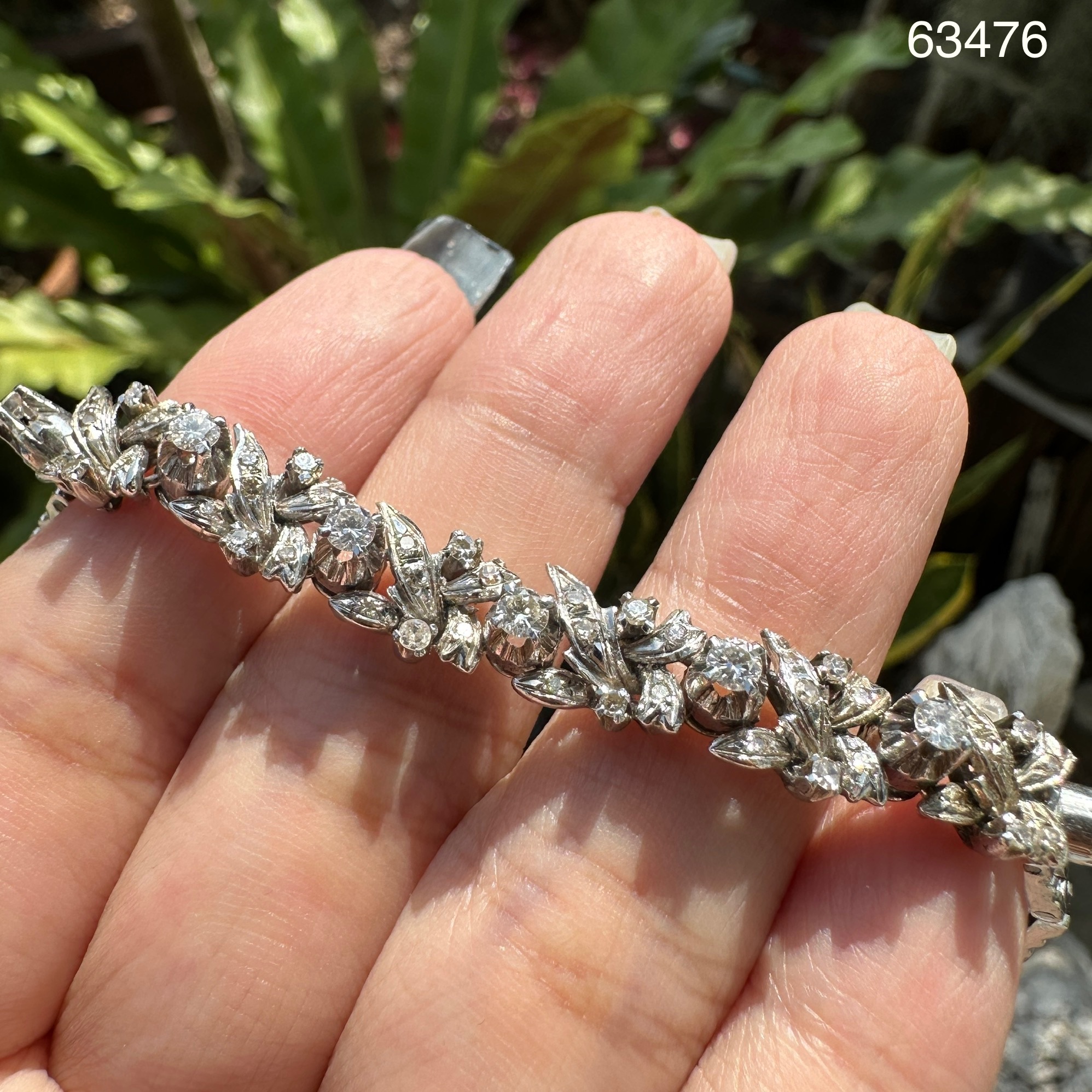 รหัส 63476 สร้อยข้อมือ เพชร 7/0.70 ct ฝังเพชรกุหลาบ 35/0.35 ct งานปาหะ ความยาว 17.50 ซม. นน. 14.32 g