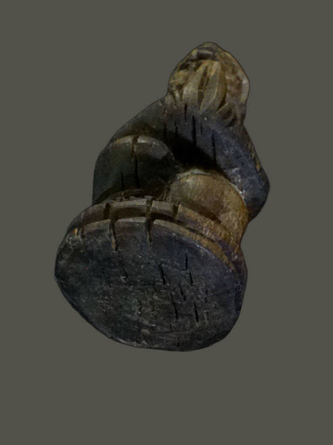 หนุมานไม้แกะ พนมมือ หลวงปู่บุญ วัดกลางบางแก้ว นครปฐม