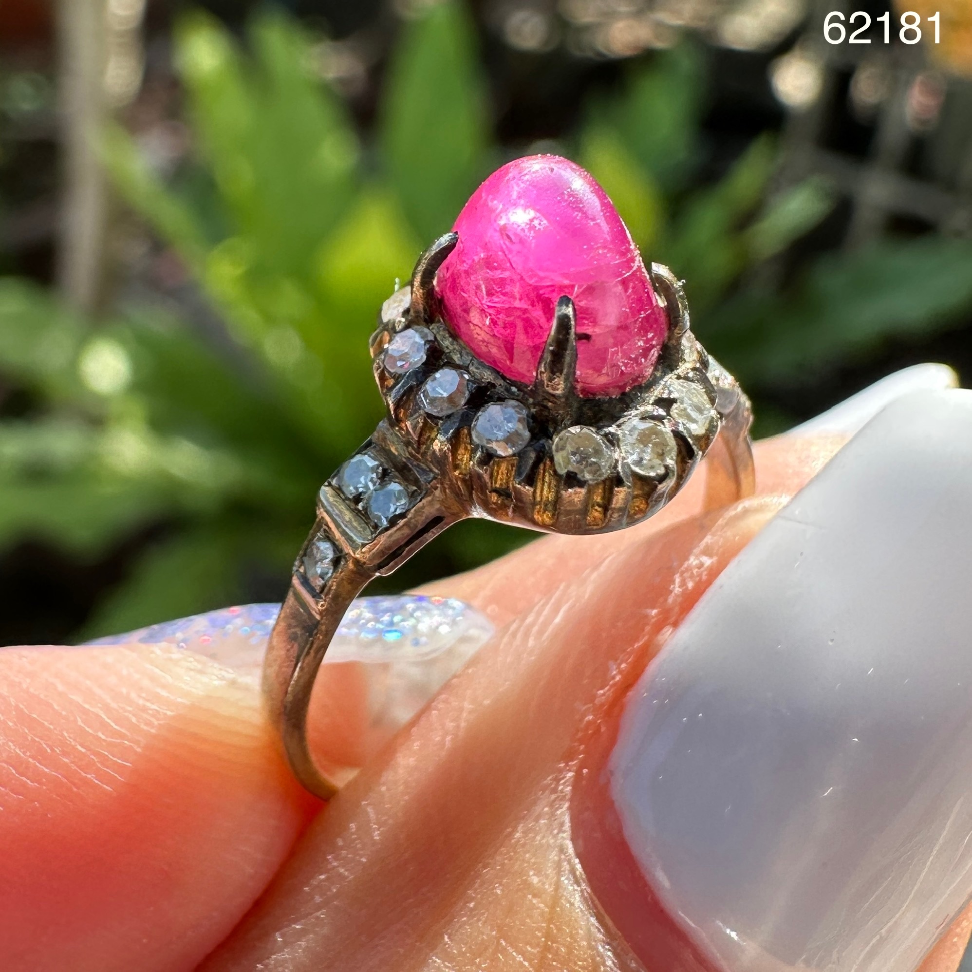 รหัส 62181 แหวน ทับทิม พม่า ล้อมเพชรกุหลาบ 18 เม็ด 0.10 กะรัต ทอง14K งานสวย โบราณ น่าสะสม นน. 1.65 g