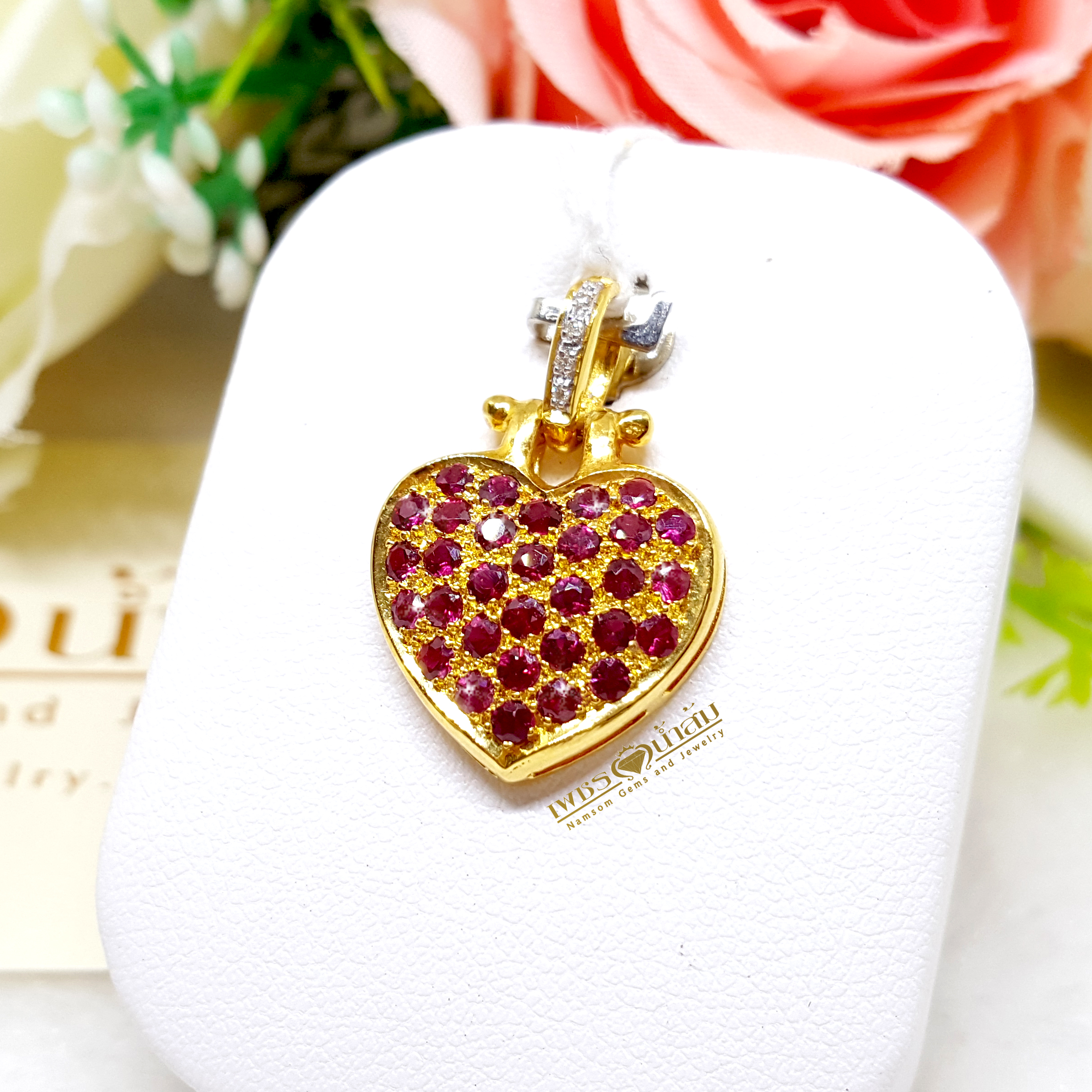 จี้พลอยทับทิม Ruby ทรงหัวใจ สีแดงสด การออกแบบเข้าขั้น งานคลาสสิก อ่อนชัอยยิ่ง