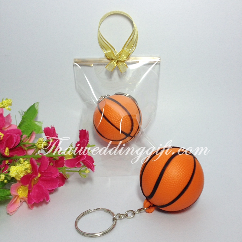 พวงกุญแจยาง ลูกฟุตบอล คละแบบ แพ็คถุงแก้วติดโบว์ พร้อมป้ายชื่อ