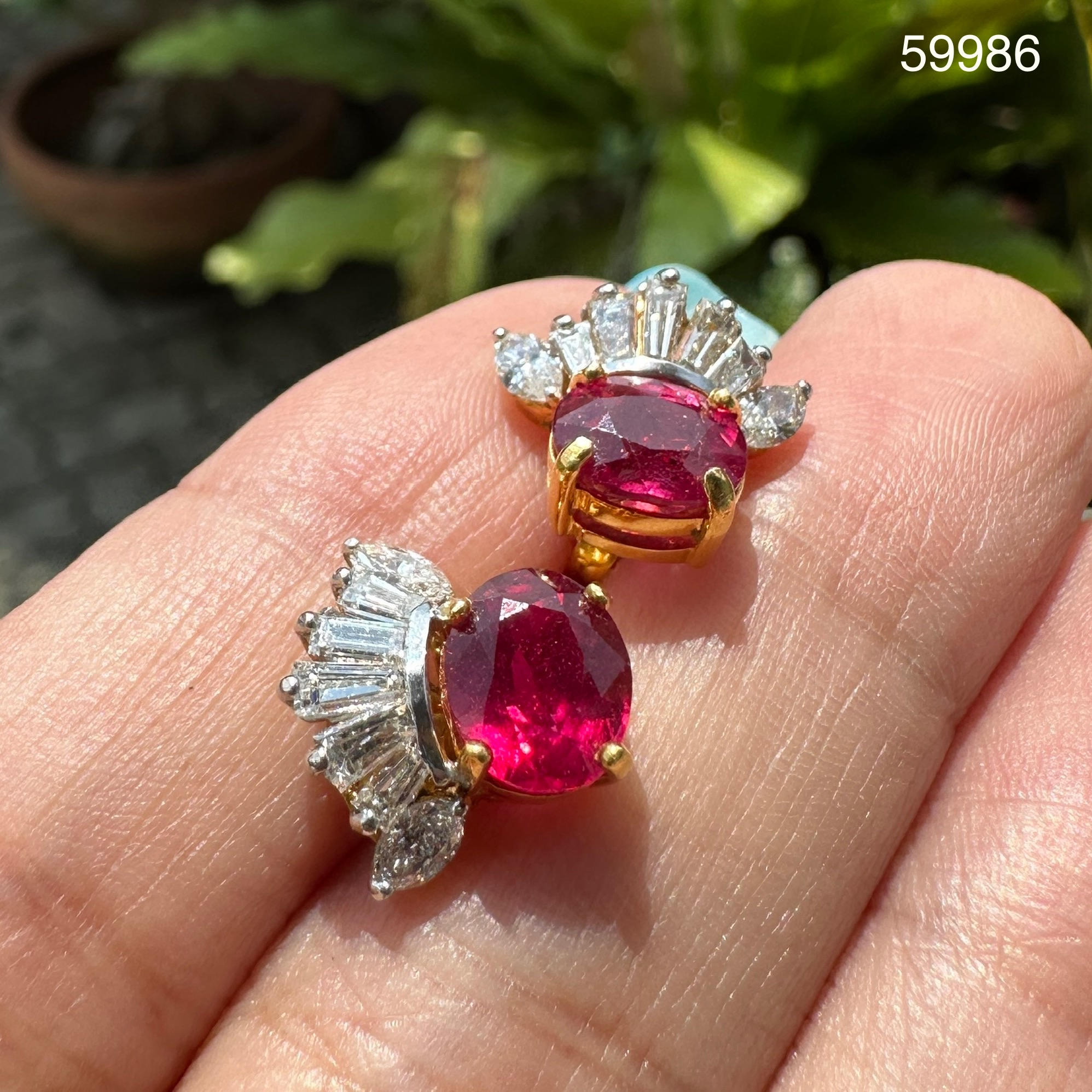 รหัส 59986 ต่างหู ทับทิม เจียร 2 เม็ด 3.36 กะรัต ฝังเพชร 14 เม็ด 0.90 กะรัต ทอง18K งานสวยมาก นน. 4.02 g
