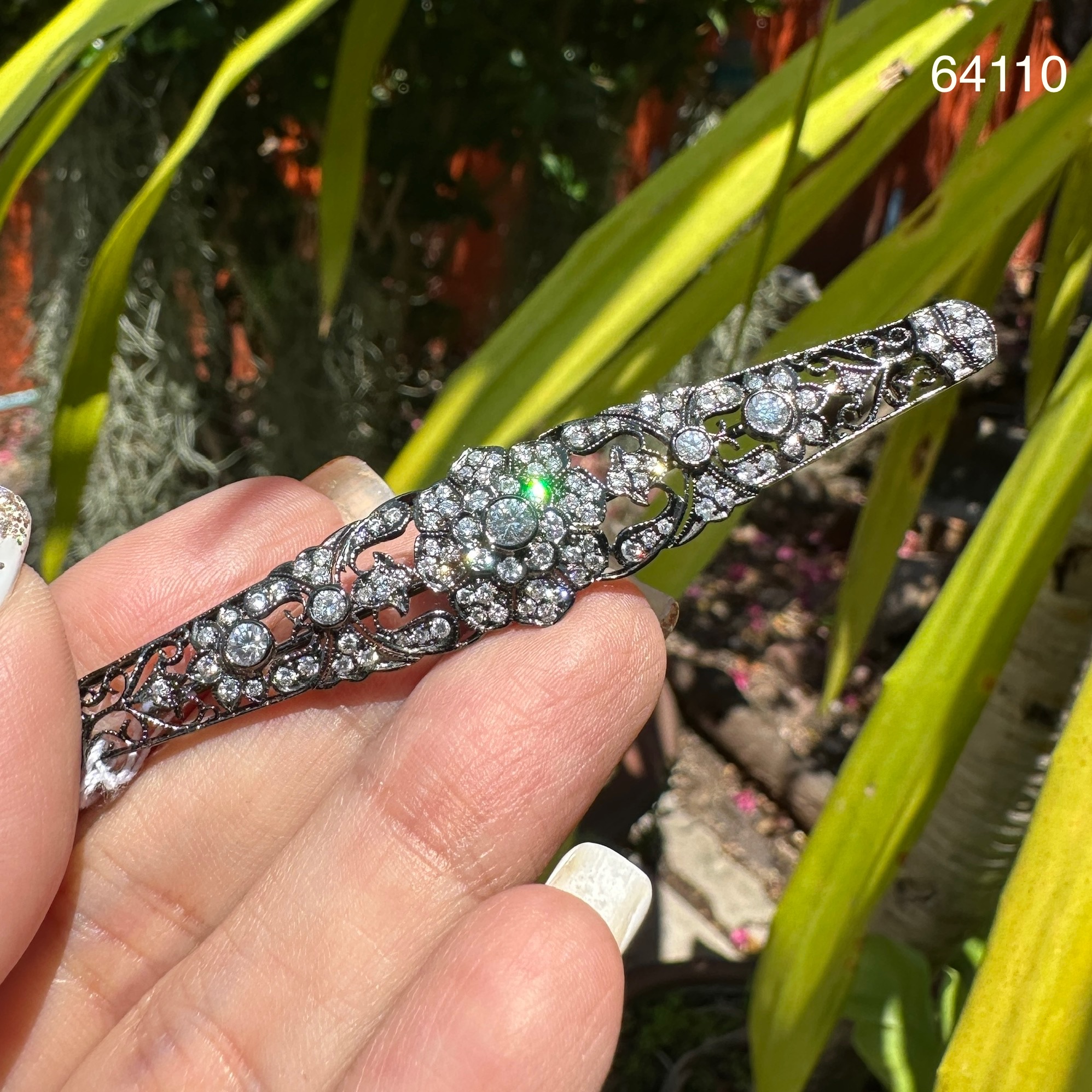รหัส 64110 เข็มกลัด ฝังเพชร 109 เม็ด 1.70 กะรัต ทอง18K รมดำ นน. 9.25 g