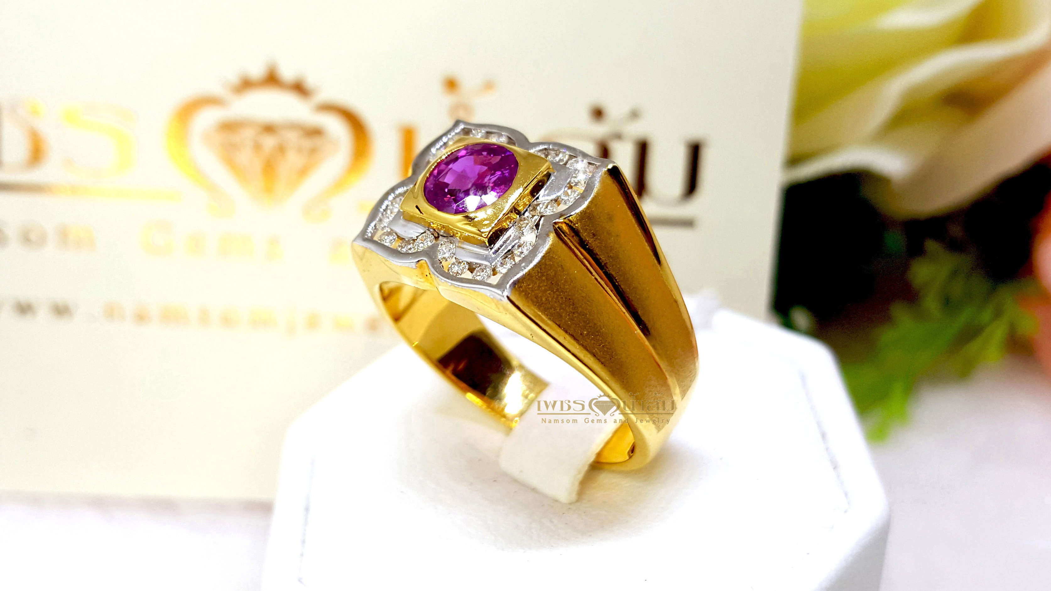 แหวนพลอยทับทิม Ruby ทรงไทยลายประจำยาม เป็นสัญลักษณ์ยามรักษาการณื เพื่อป้องกันผู้ที่คิดมิดีมิร้าย โดวยสามารถนำไปงคาถาอาคมประกอบไว้ด้วยได้