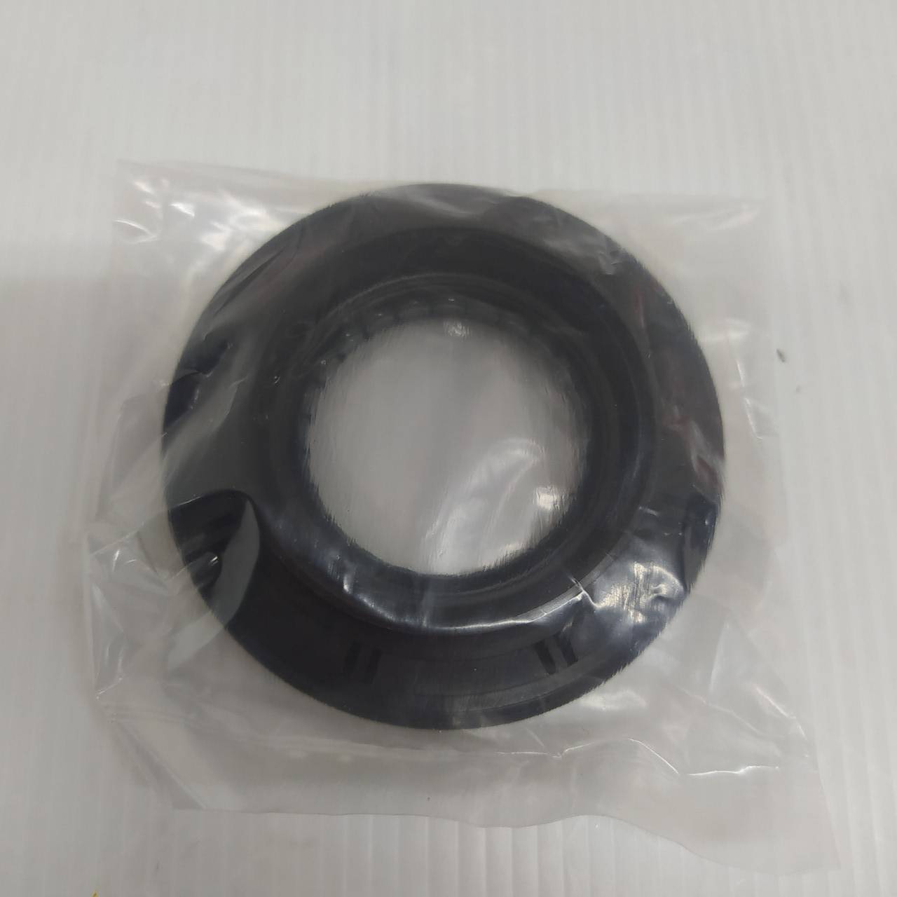 (แท้ศูนย์) ซีลเดือยหมู TOYOTA MIGHTY-X / LN56 / LH112 / RN / INNOVA โตโยต้า ไมตี้เอ็ก ตู้หัวจรวด อินโนว่า ขนาด ใน 38 นอก 74 สูง 11 มิล เบอร์ 90311-T0014 ยี่ห้อ TOYOTA