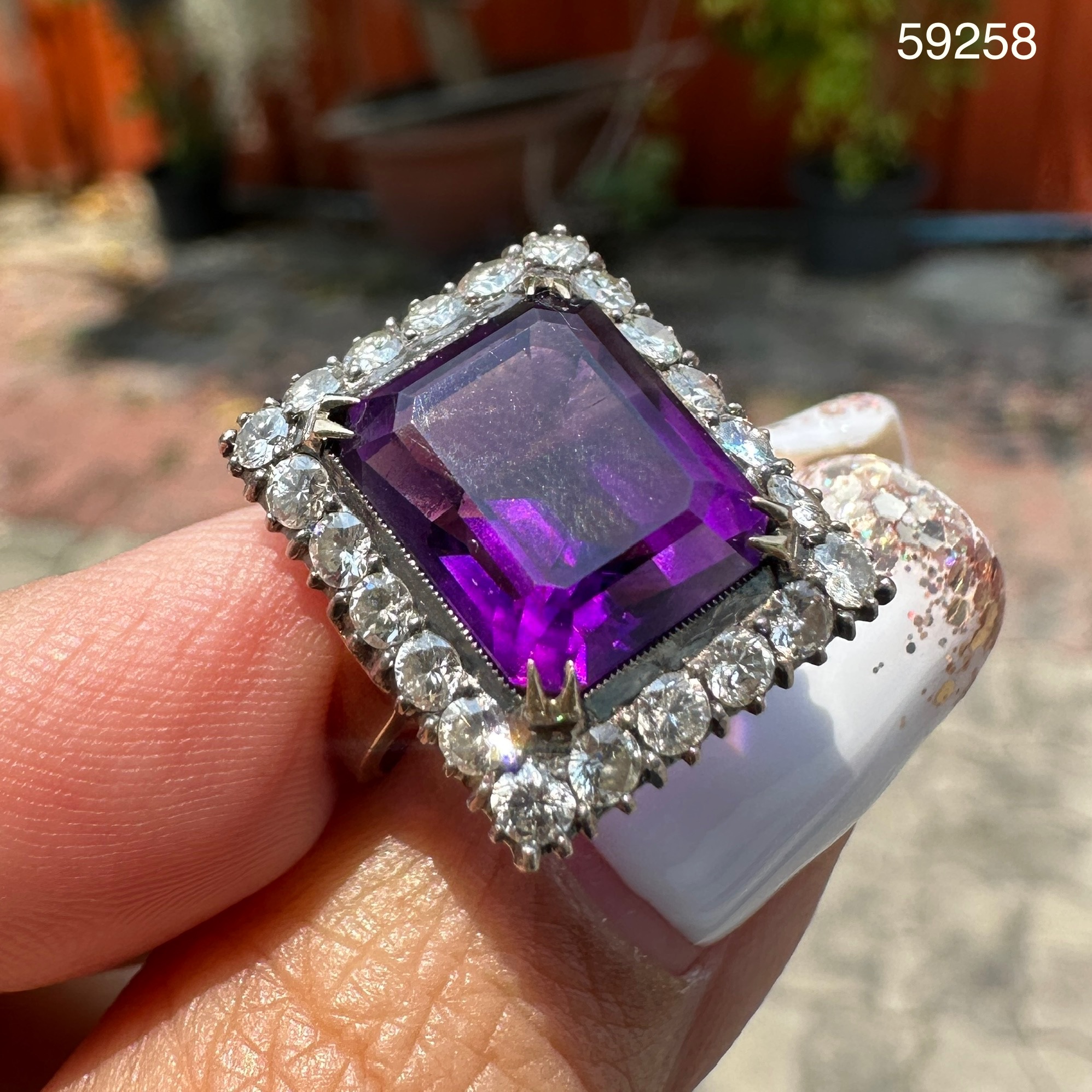 รหัส 59258 แหวน อเมทิสต์ ล้อมเพชร 22 เม็ด 0.66 กะรัต ทองK 2 สี งานเก่า หลุดจำนำ สวยมาก นน. 5.12 g