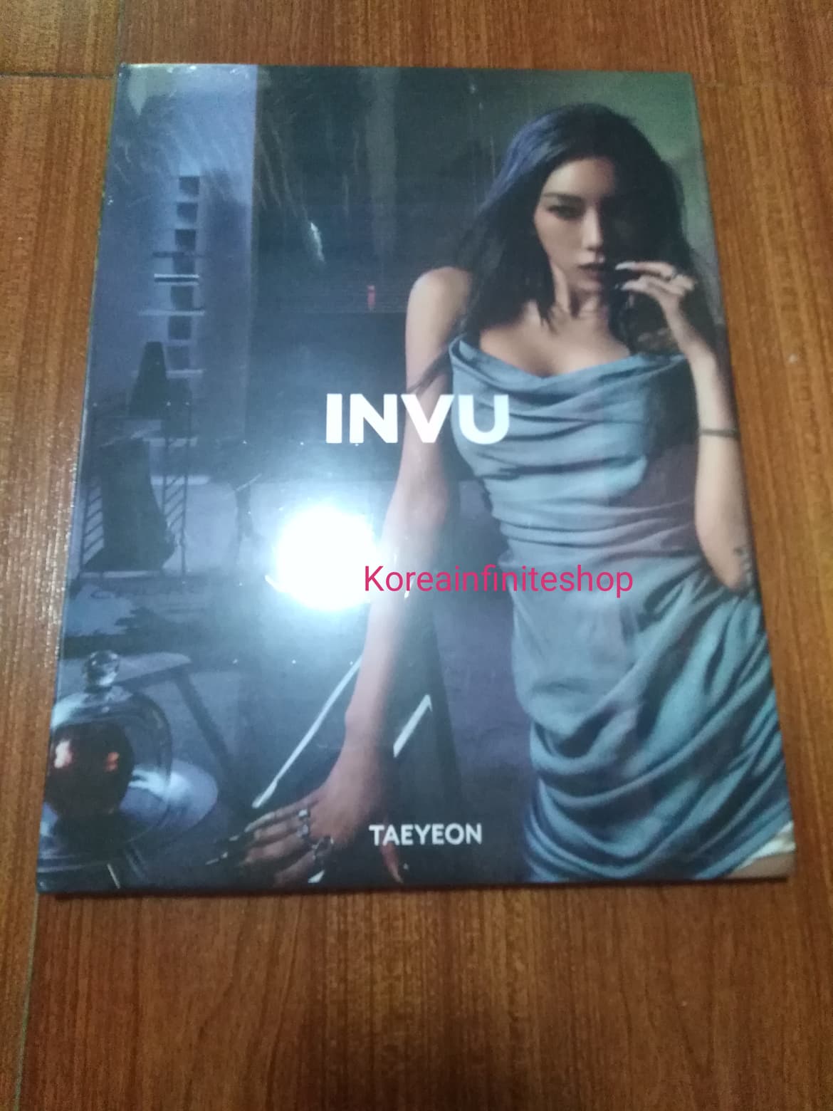 ( พร้อมส่ง ) Taeyeon 3rd Album INVU ( Envy ver ) + Poster