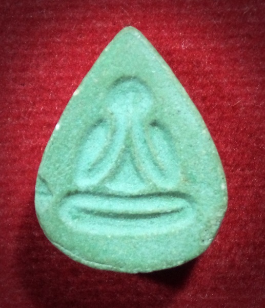 พระปิดตา หลังแบบ เนื้อเขียว ไม่ทราบที่