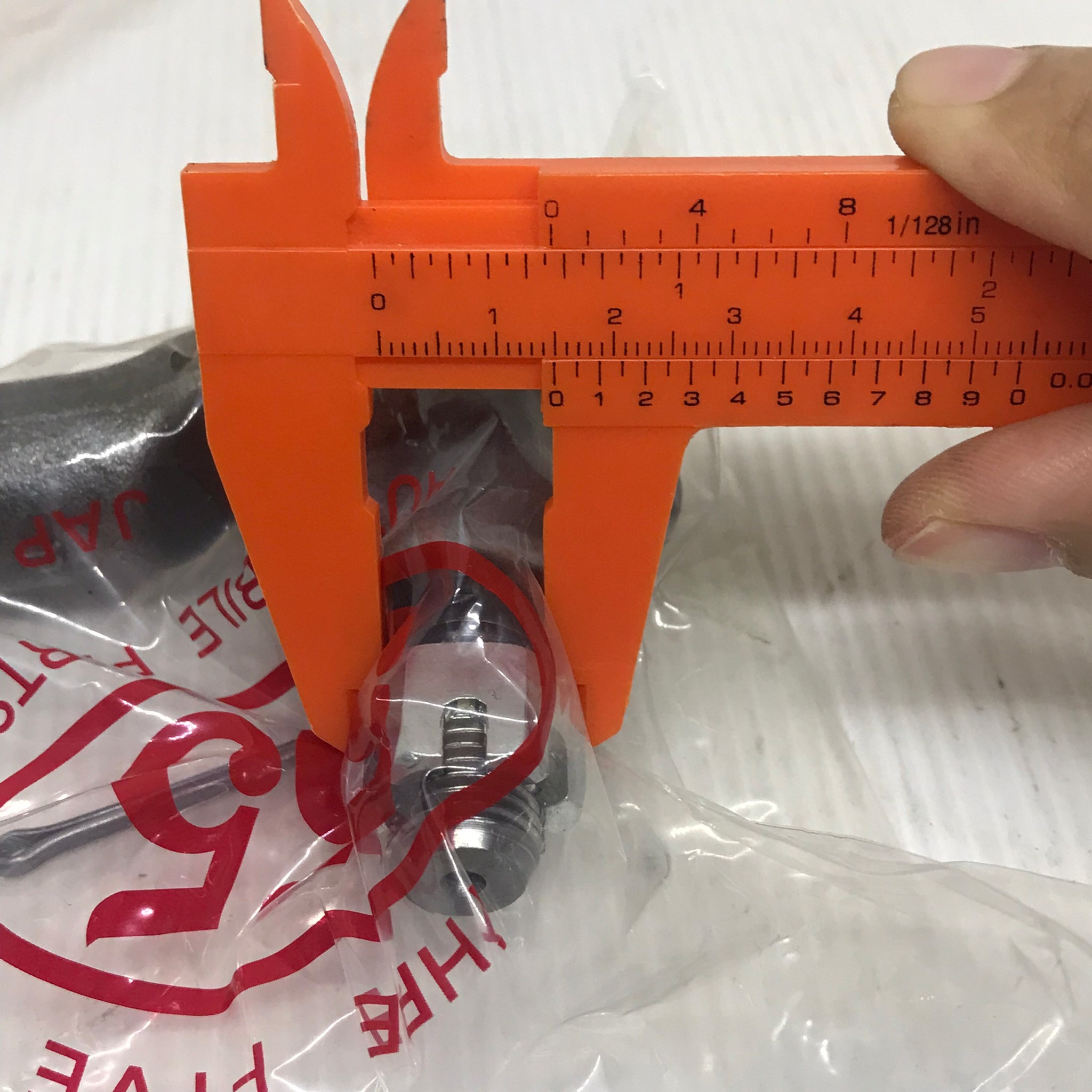 ลูกหมากคันชักสั้น TOYOTA HILUX REVO 2WD 4WD / FORTUNER ปี 2015-On โตโยต้า รีโว่ ฟอร์จูนเนอร์ / เบอร์ SE-A121 / ยี่ห้อ 555 / Three Five (TIE ROD END) 1 คู่ (JAPAN)