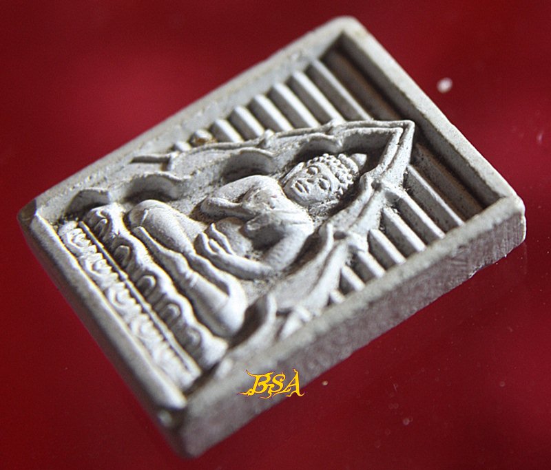 พระของขวัญ วัดปากน้ำ เนื้อผง รุ่น 7 หรือที่เรียกว่า รุ่น “บรรจุเจดีย์” (2)