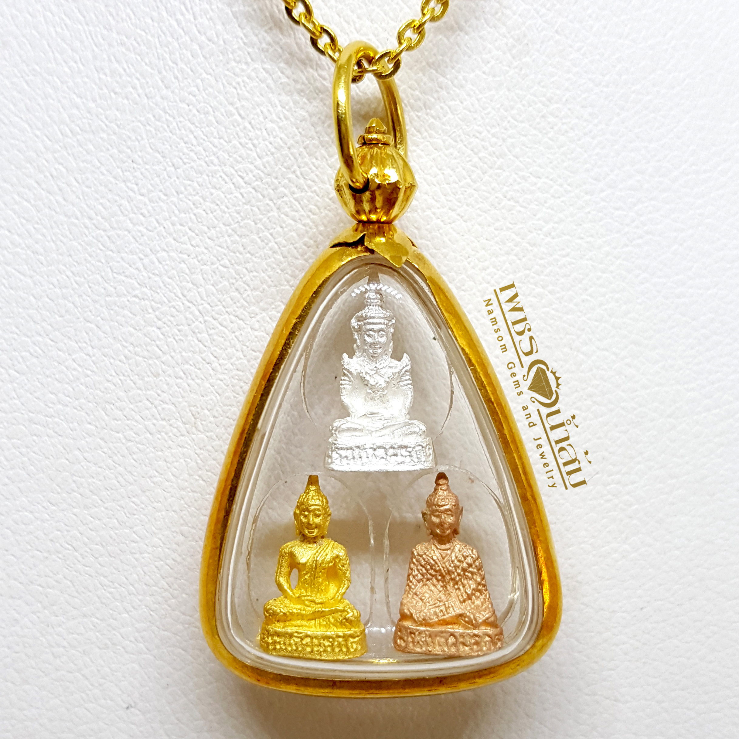 จี้พระแก้วมรกต เลี่ยมทอง ประกอบไปด้วยพระเงิน พระทอง พระนาค