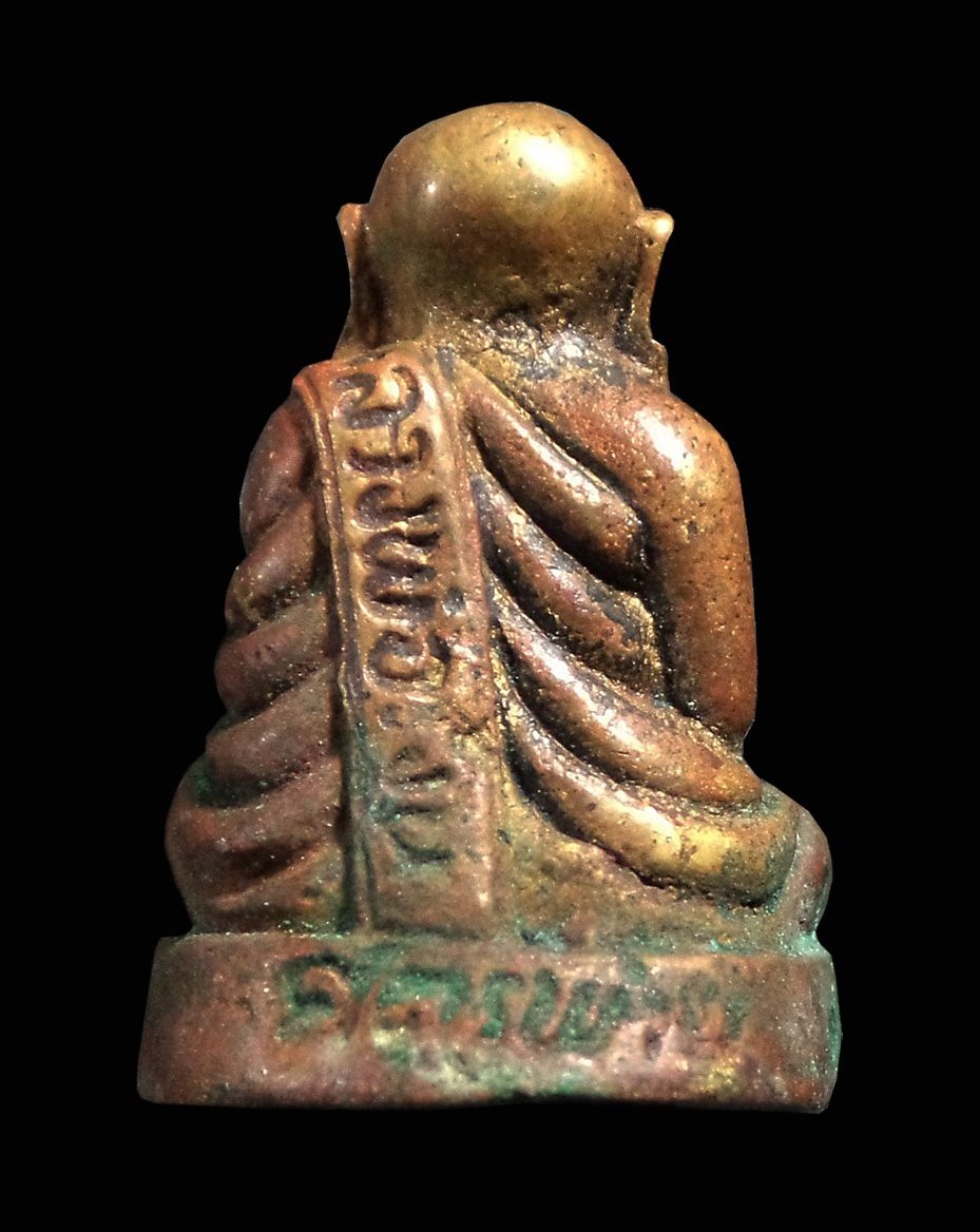 รูปหล่อหลวงพ่อเงิน บางคลาน พระเครื่องรุ่นศัตรูพ่าย สำนักวิปัสนาฉิมพิภพ