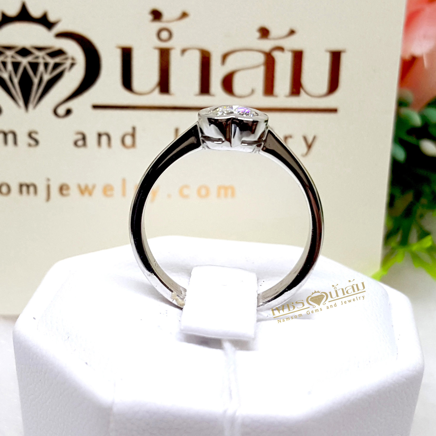แหวนเพชรแท้ Brilliant Cut ทรงหัวใจ บนตัวเรือนทองคำขาว งานออกแบบ Minimal แต่คงความน่ารัก