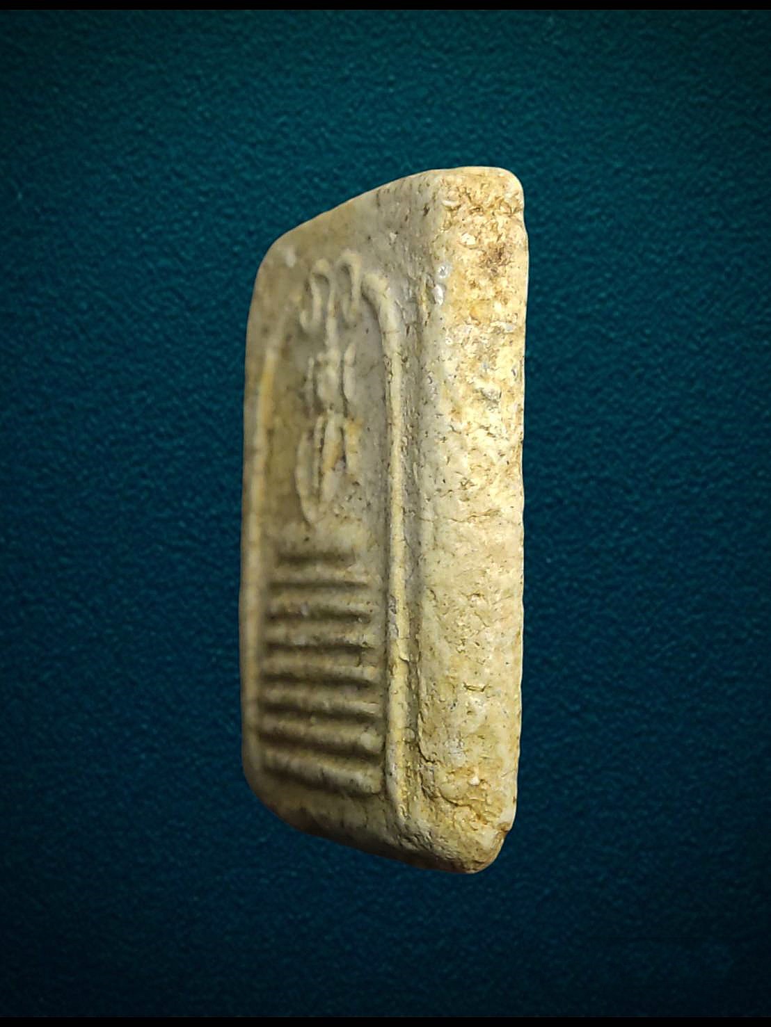 พระสมเด็จ วัดเฉลิมพระเกียรติ พิมพ์ 7 ชั้น ยันต์วา