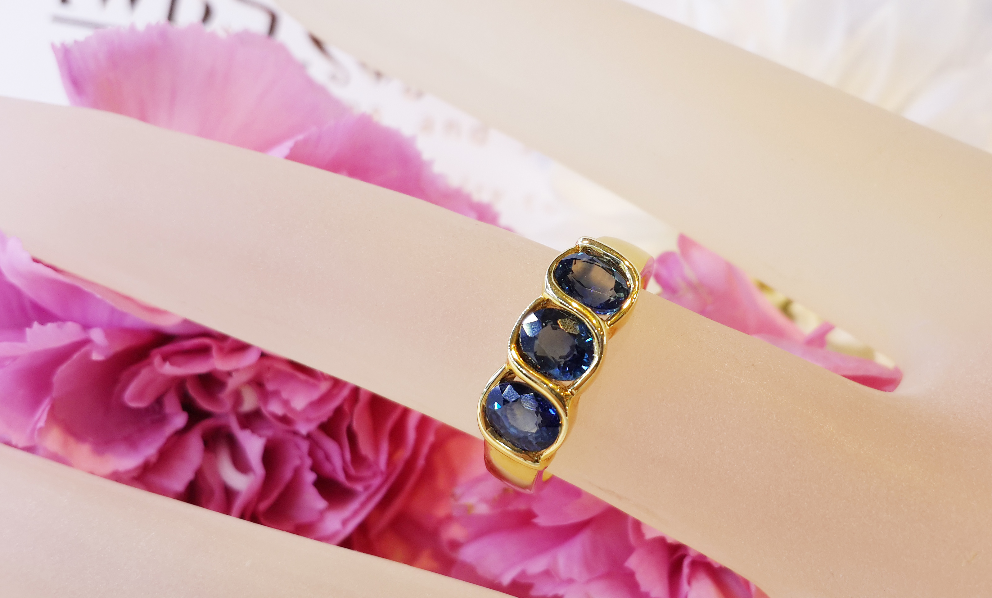 แหวนพลอยไพลินน้ำงาม ทรงใบไม้ สวยงาม