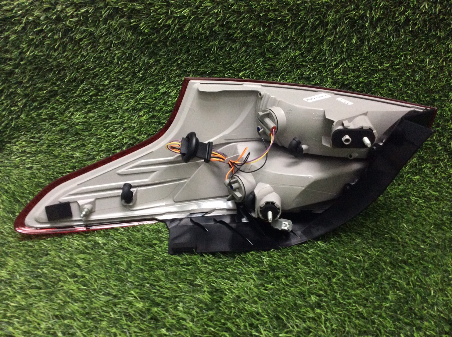 เสื้อไฟท้าย (ฝั่งซ้าย ) ฟร์อด โฟกัส ปี2012 (4ประตู) FODR FOCUS ปี2012 (4ประตู) / เเท้ห้าง