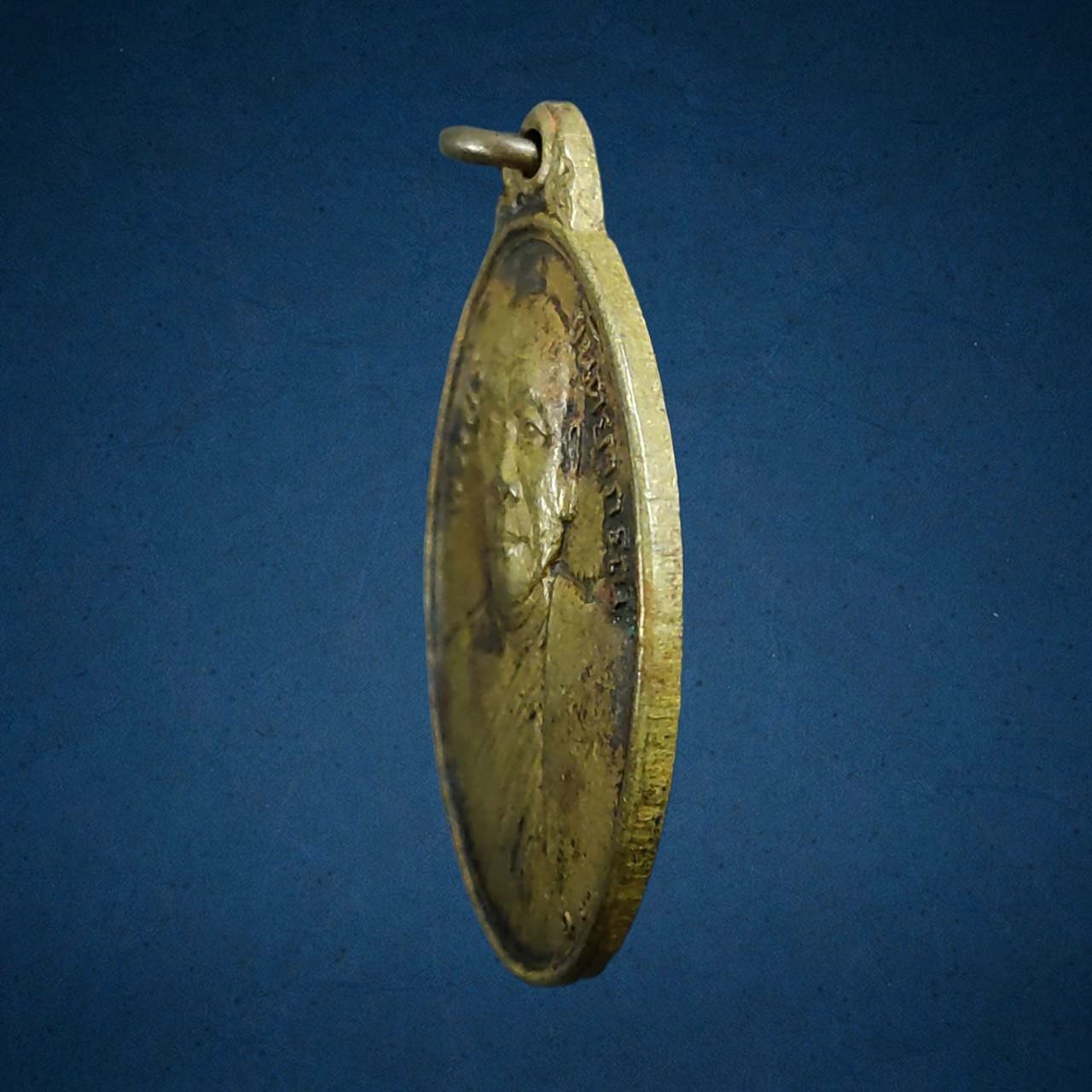 เหรียญรุ่นแรก พระครูขันตยาภรณ์ (หลวงพ่อพักต์) วัดไผ่วง จ.อ่างทอง ปี 2517