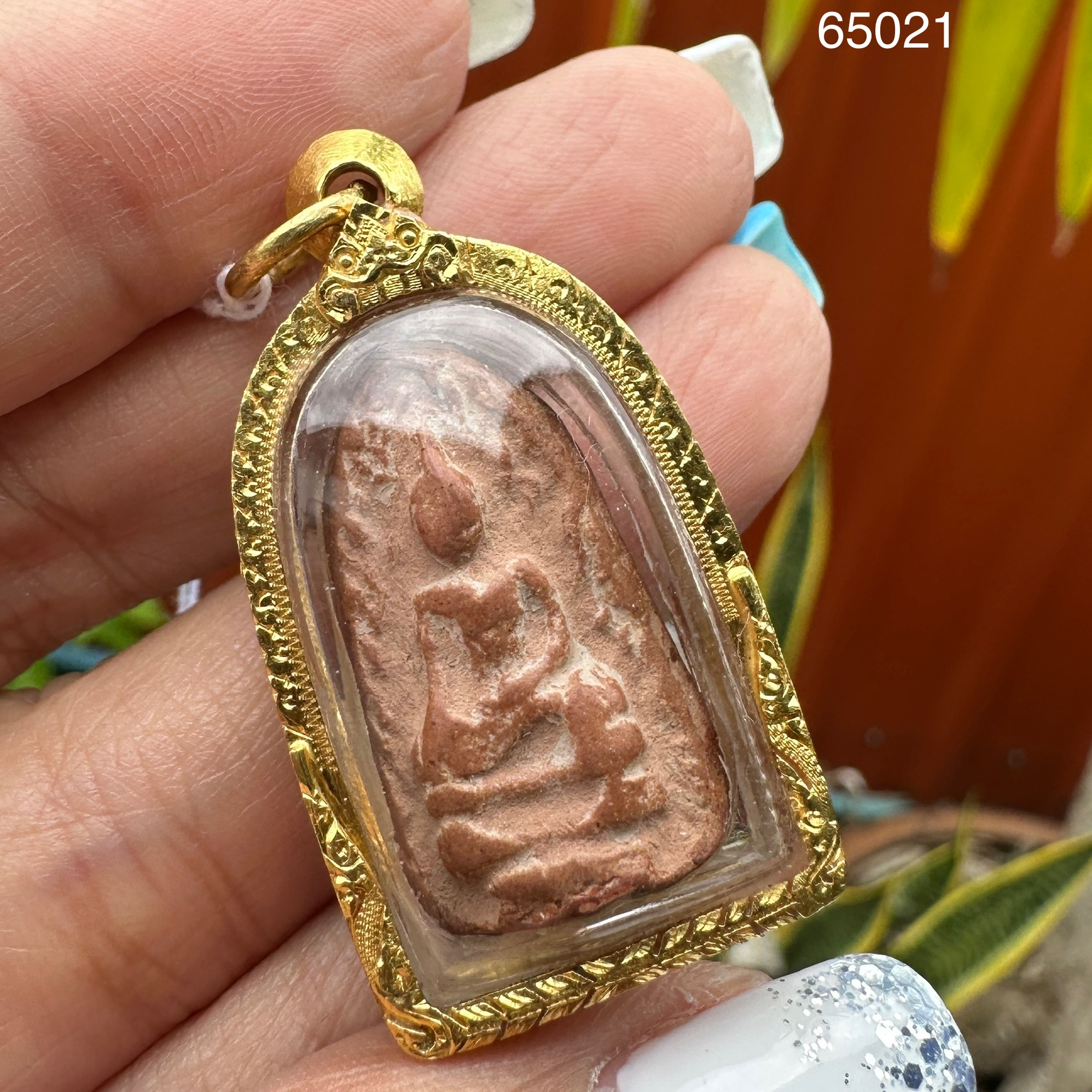 รหัส 65021 พระรอด ลำพูน เนื้อดิน เลี่ยมทอง90 นน. 9.67 g