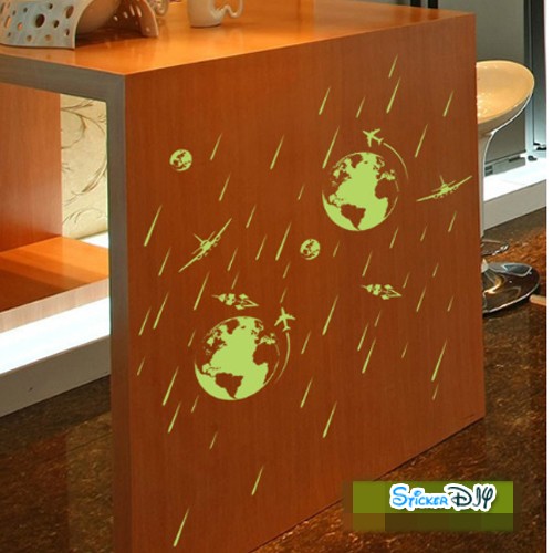 Transparent Luminescent Wall Sticker สติ๊กเกอร์ติดผนังเรืองแสง EARTH (กว้าง36cm.xสูง26cm.)