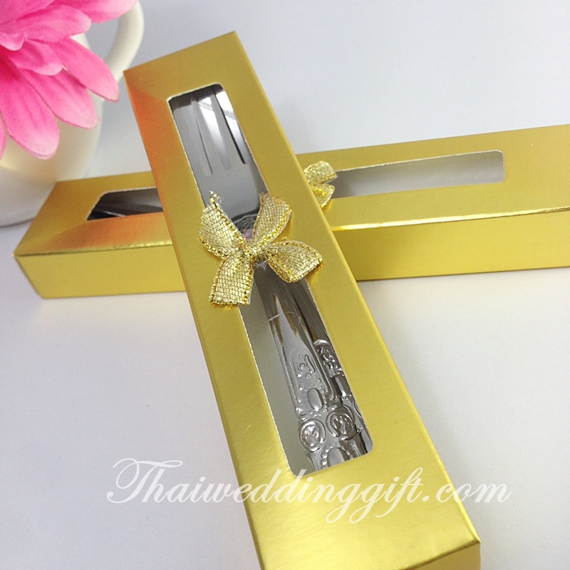 ช้อนส้อมกินข้าว แพ็คกล่องทอง พร้อมป้ายชื่อ