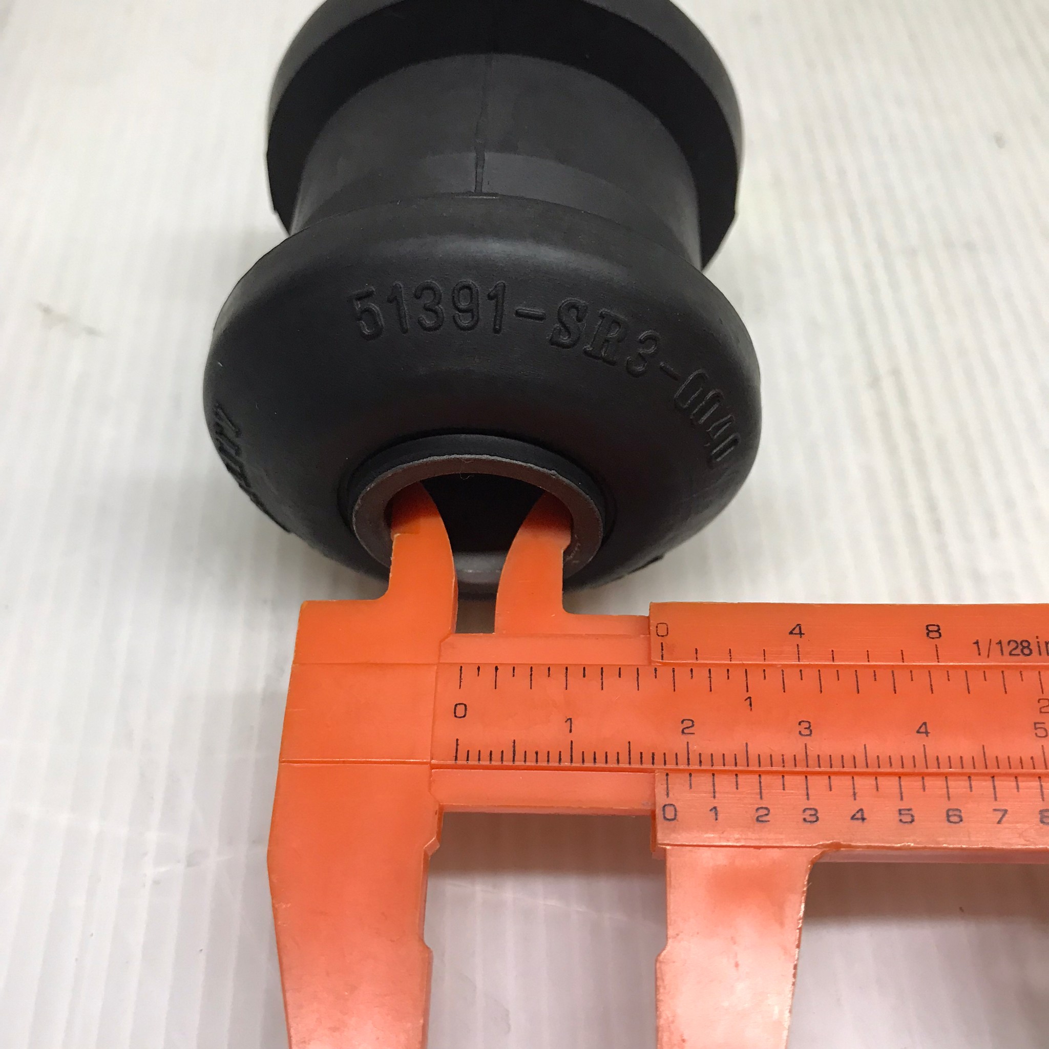 (1ตัว) บู๊ชปีกนก HONDA ตัวล่าง ตัวใหญ่ Civic 1992 3D-4D / EG ตัว ล่าง ฮอนด้า ซีวิค / LOWER / BIG ARM BUSHING ยี่ห้อ RBI เบอร์ 51391-SR3-0040 / 51395-SR3-N02 / O24292WB