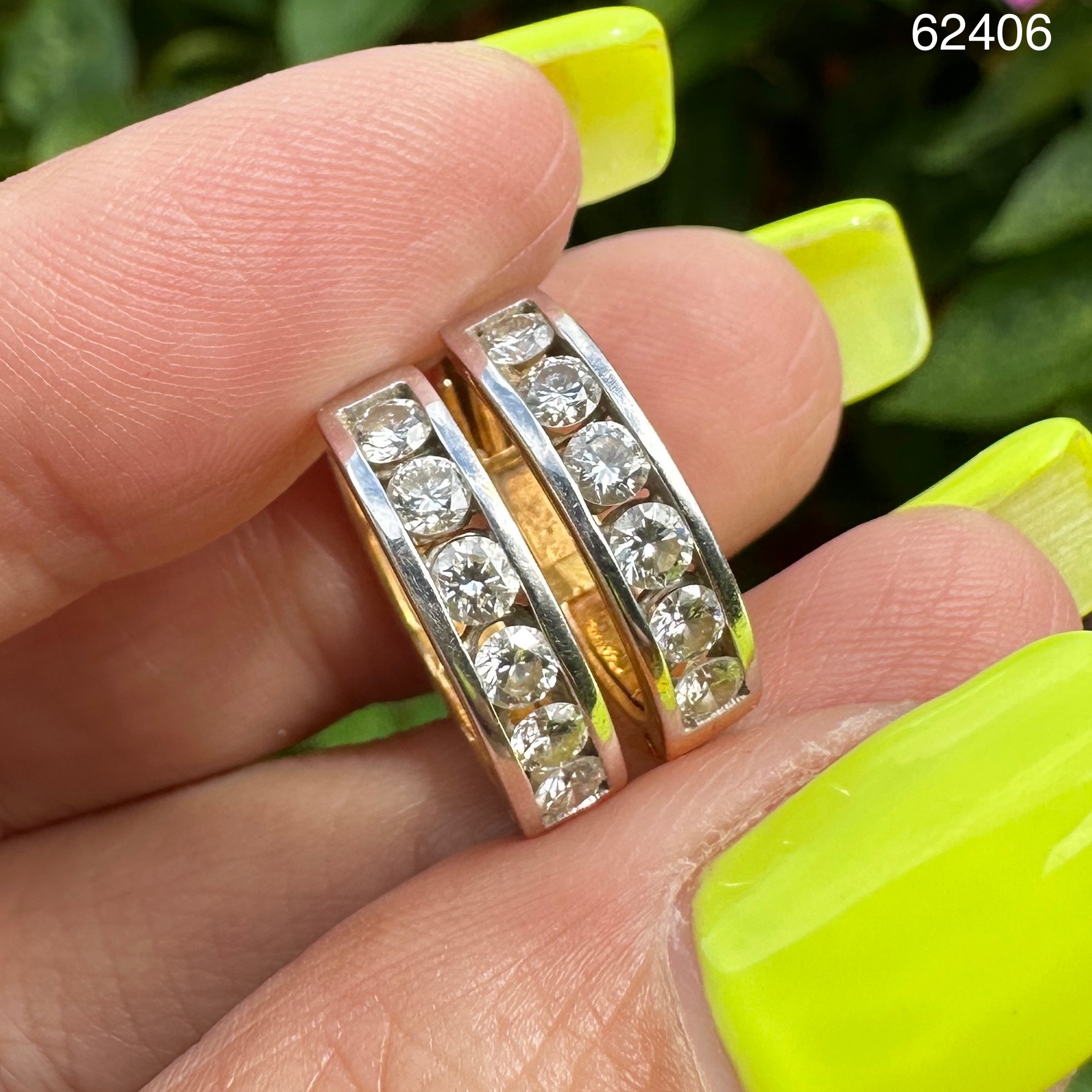 รหัส 62406 ต่างหู ห่วงเพชร ฝังสอด เพชร 12 เม็ด 0.72 กะรัต ทอง18K งานสวยมาก นน. 5.31 g