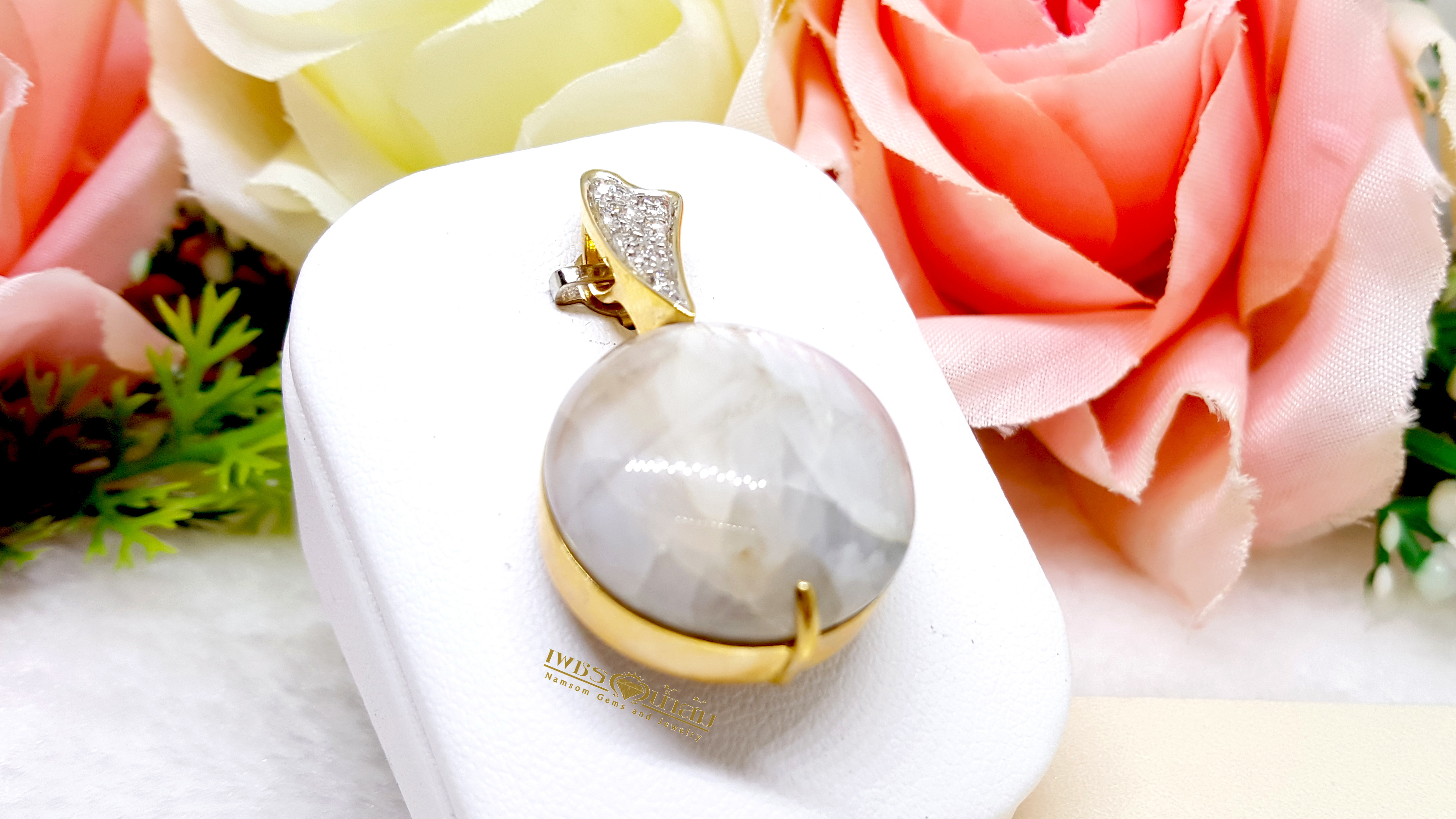 จี้พลอยไพลิน ยี่หร่า Sapphire เม็ดใหญ่ ประดับตกแต่งด้วยเพชรแท้ น้ำงาม