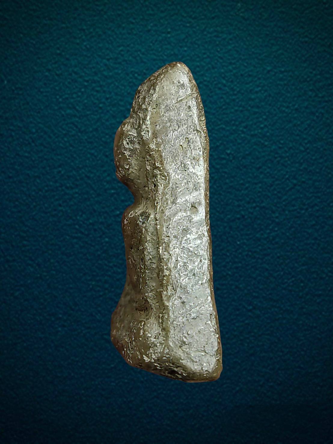 พระนางพญา พิมพ์เข่าโค้ง กรุวัดนางพญา พิษณุโลก