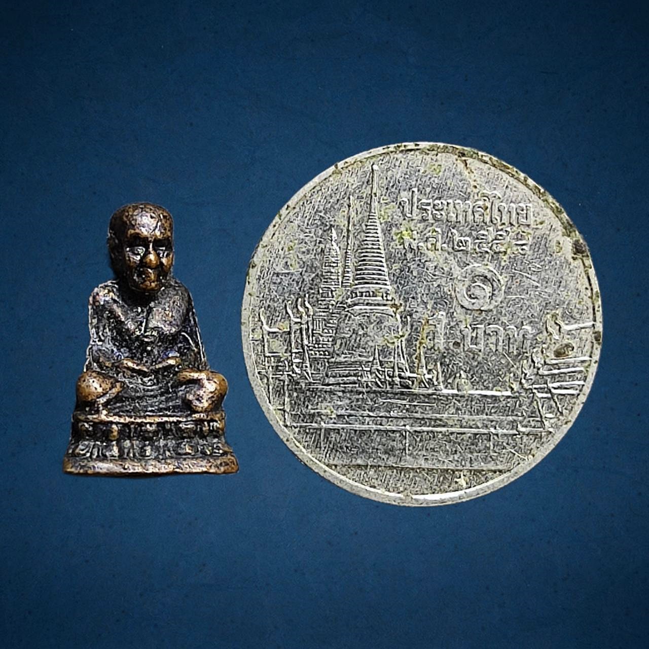 รูปหล่อหลวงปู่ทวดจิ๋ว รุ่นร่ำรวยเงินทอง วัดช้างให้ ปัตตานี ปี2541