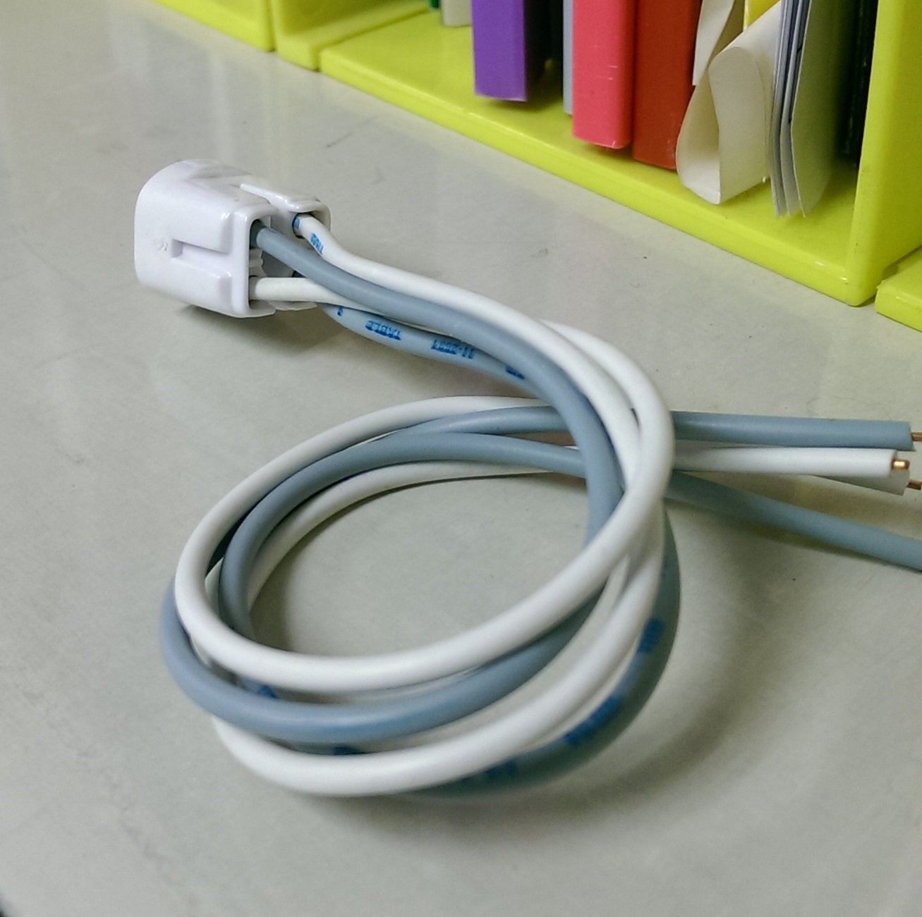 ขั้วหลอดนีออนกลม 4 สาย