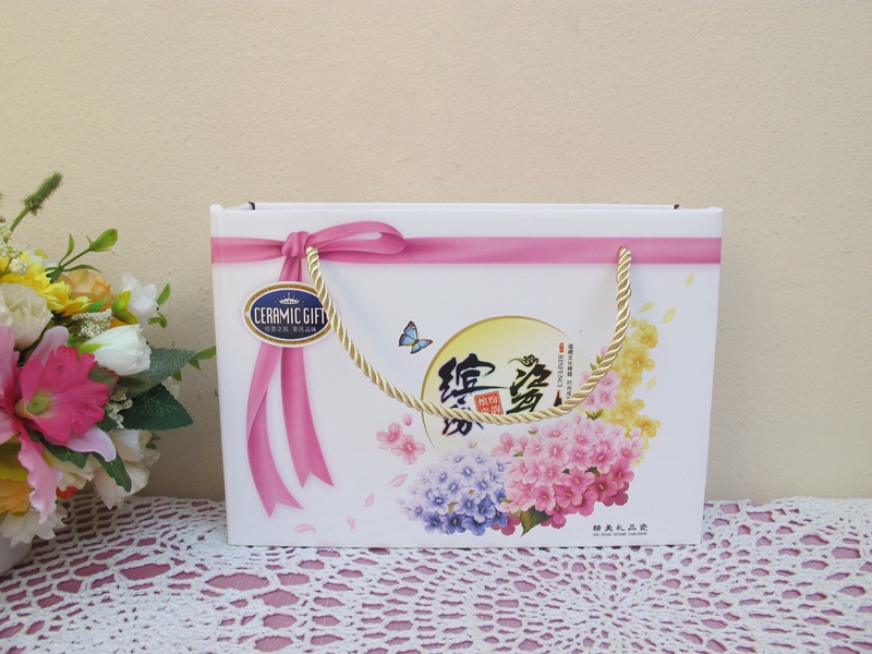 เซตชาม ตะเกียบ 2ชุด แพ็คกล่องสายงามหรู พร้อมโบว์และป้ายชื่อ