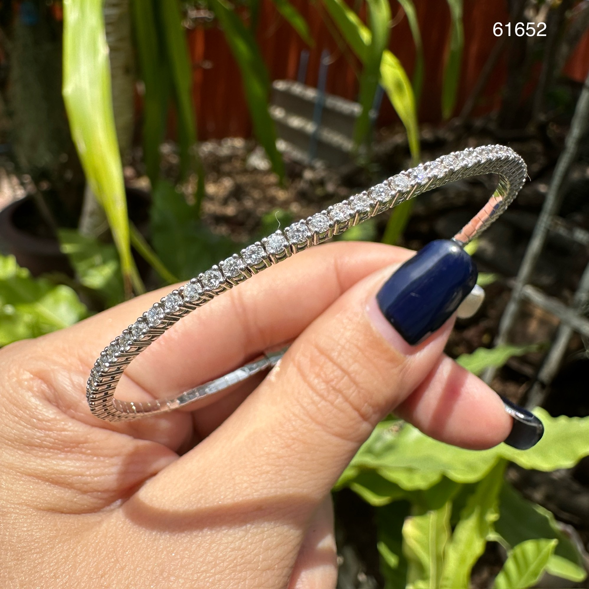 รหัส 61652 กำไลข้อมือ เพชรรอบ เพชร 76 เม็ด 2.28 กะรัต ทอง18K เพชรสวย ไฟวิ้งวิ้ง นน. 10.49 g