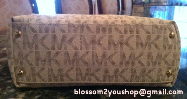 กระเป๋า Michael Kors ใหม่แท้ 100% จากอเมริกา (ยินดีรับบัตรเครดิตค่ะ)